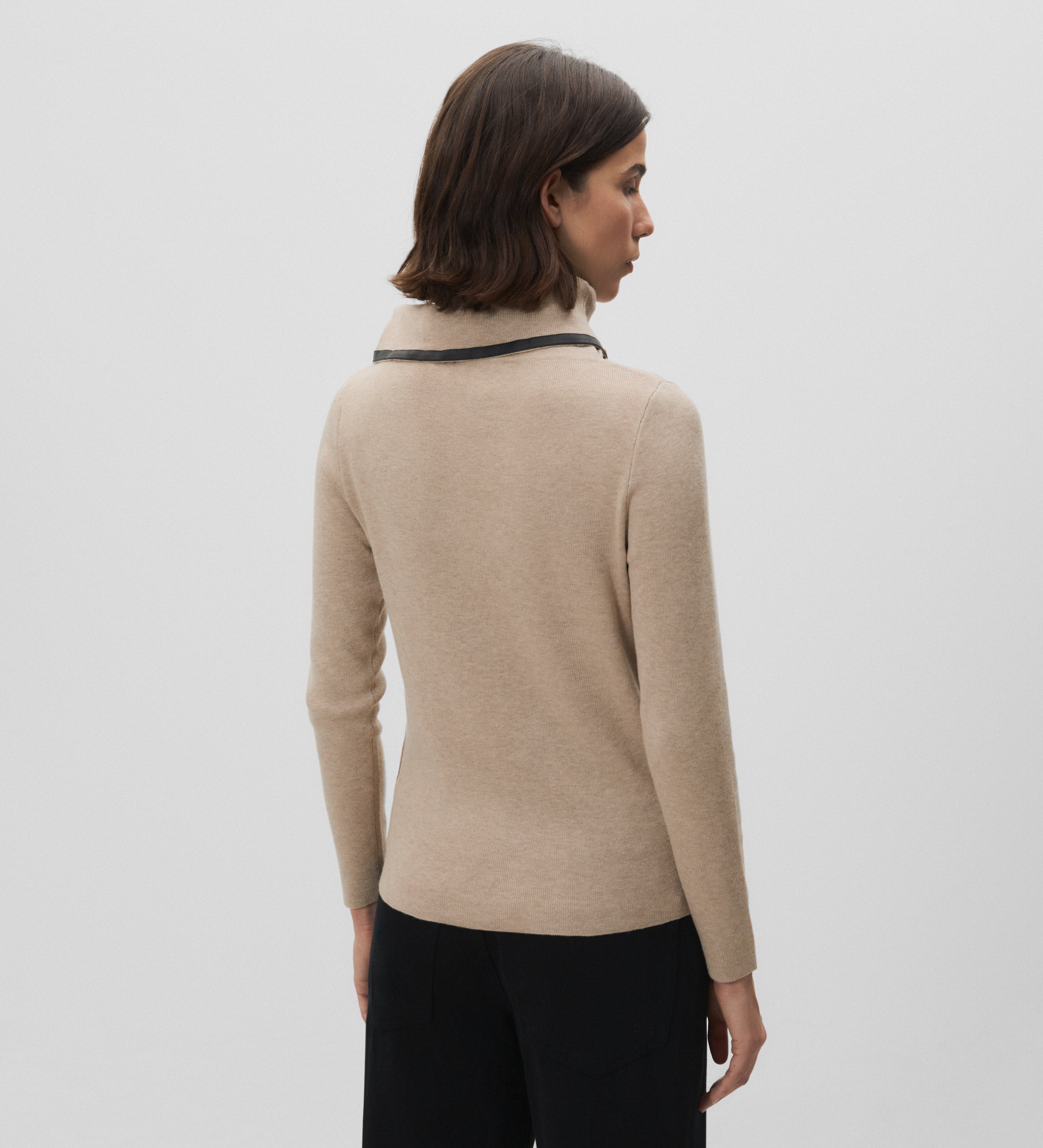 Contrast turtleneck sweater