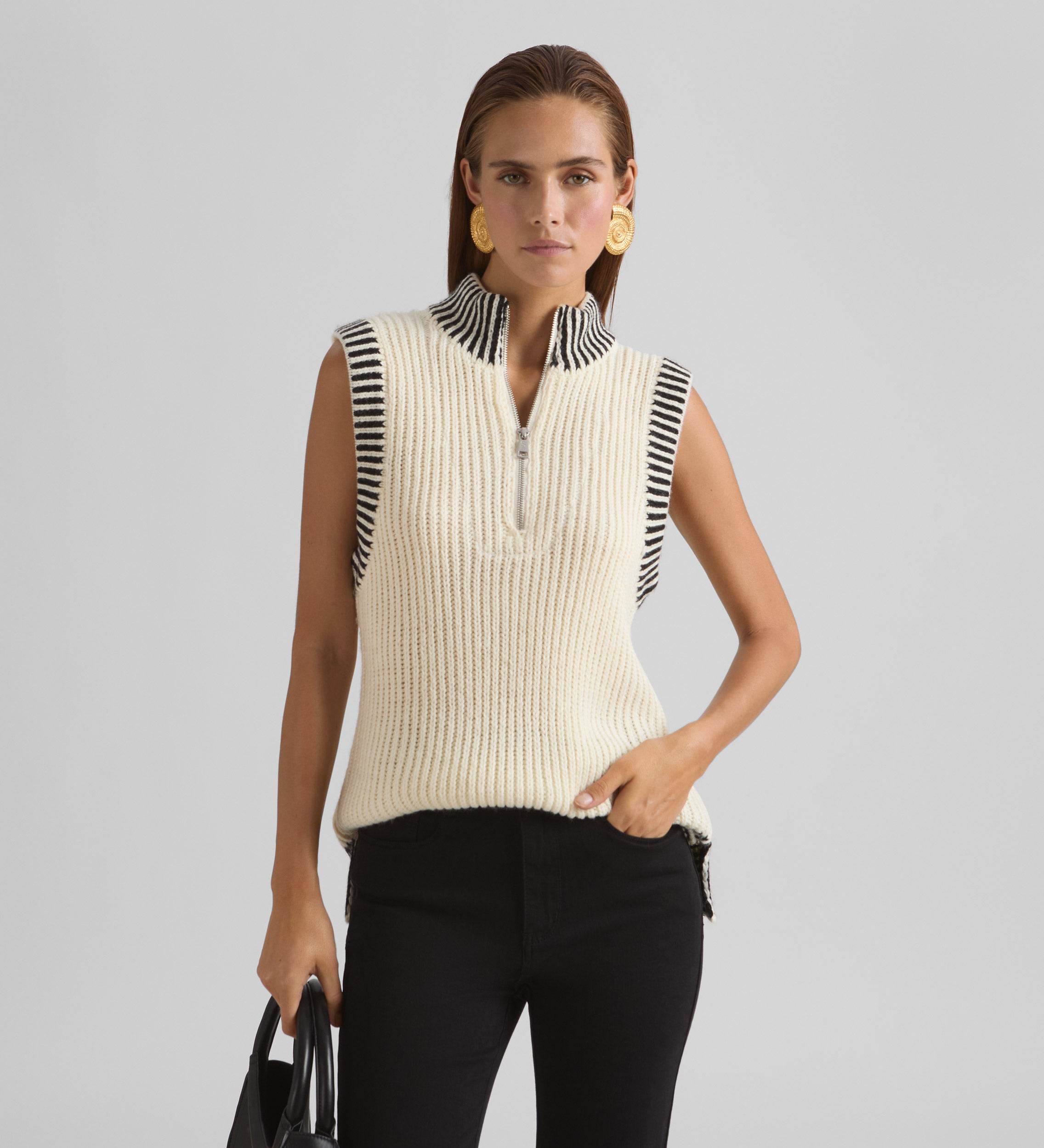 Knitted vest with zip collar