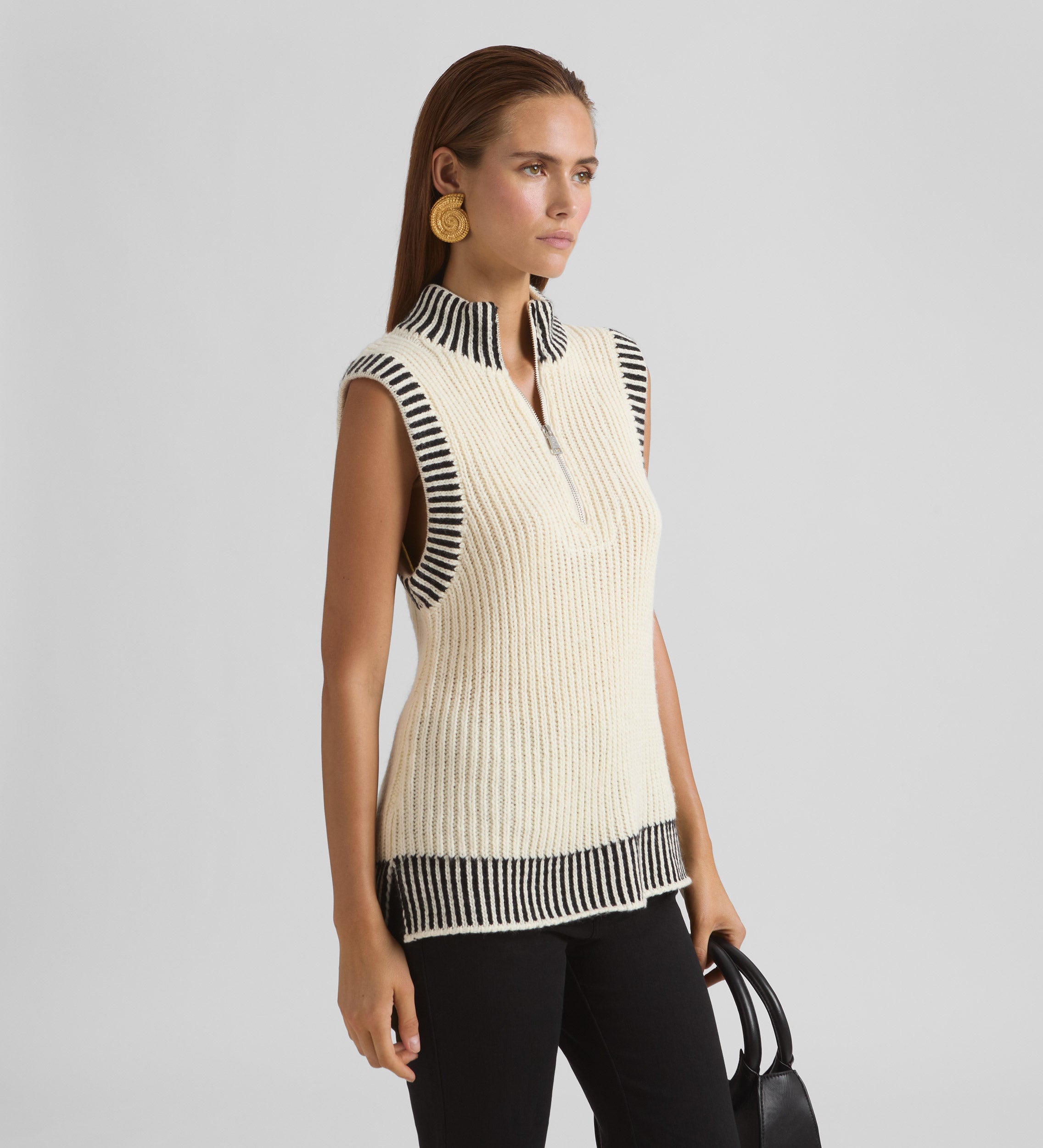 Knitted vest with zip collar