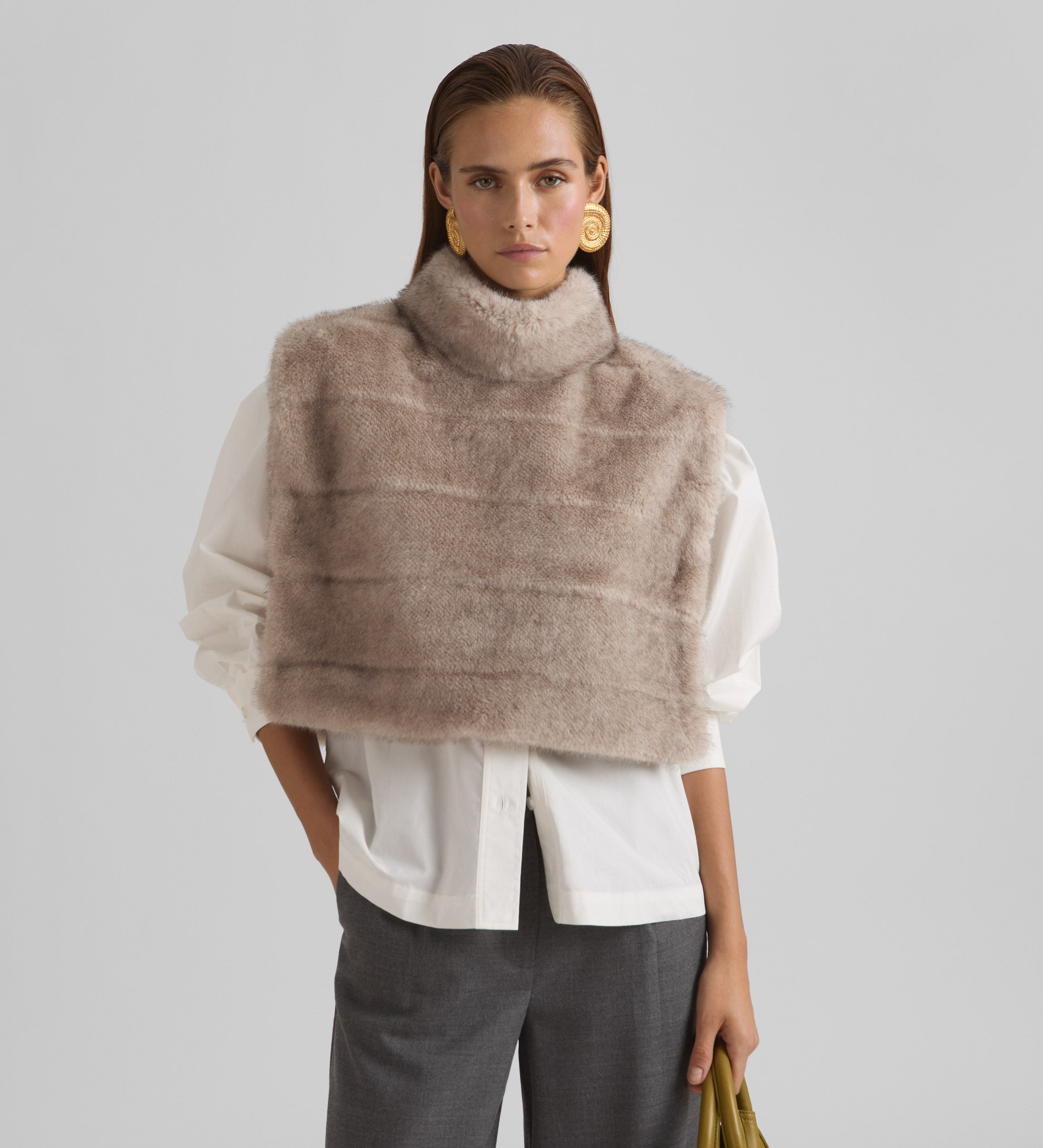 Short eco-fur vest