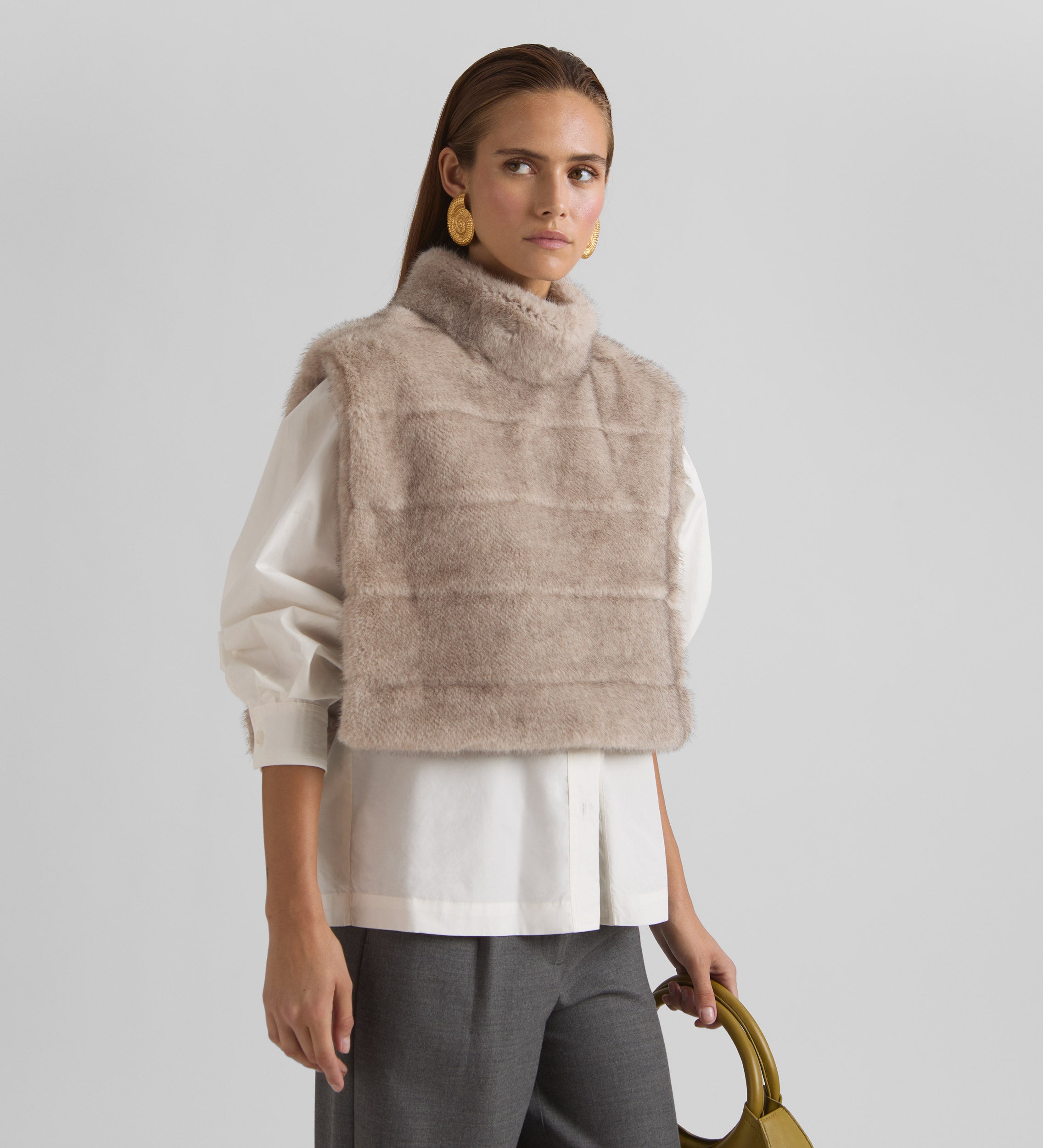 Short eco-fur vest