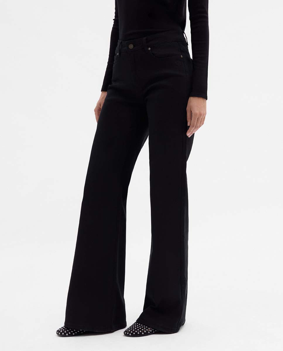 Pantalón vaquero acampanado