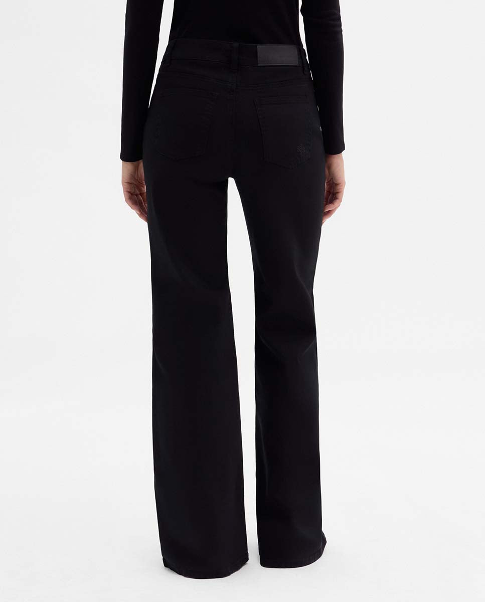 Pantalón vaquero acampanado