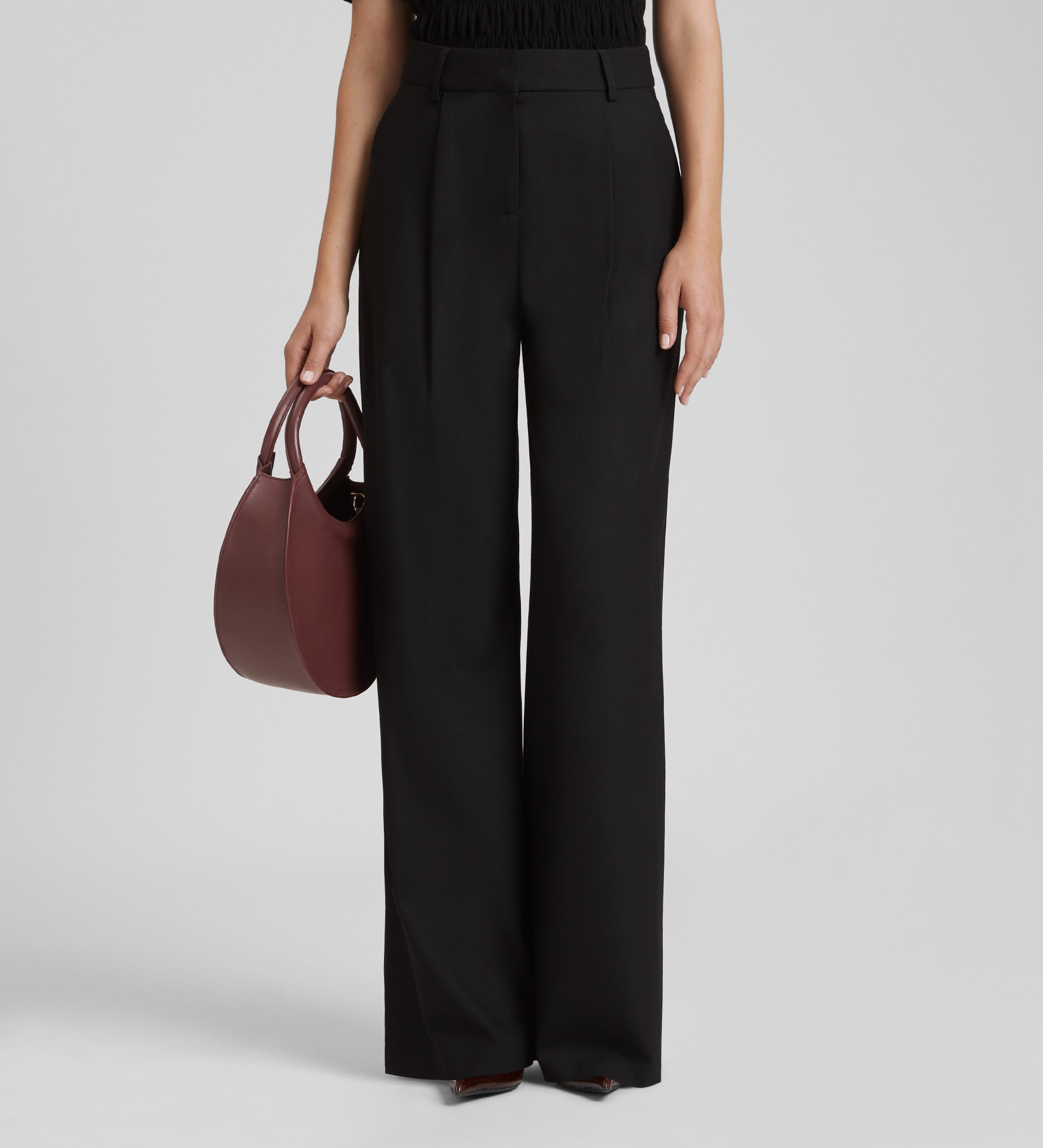 Wide pleated trousers