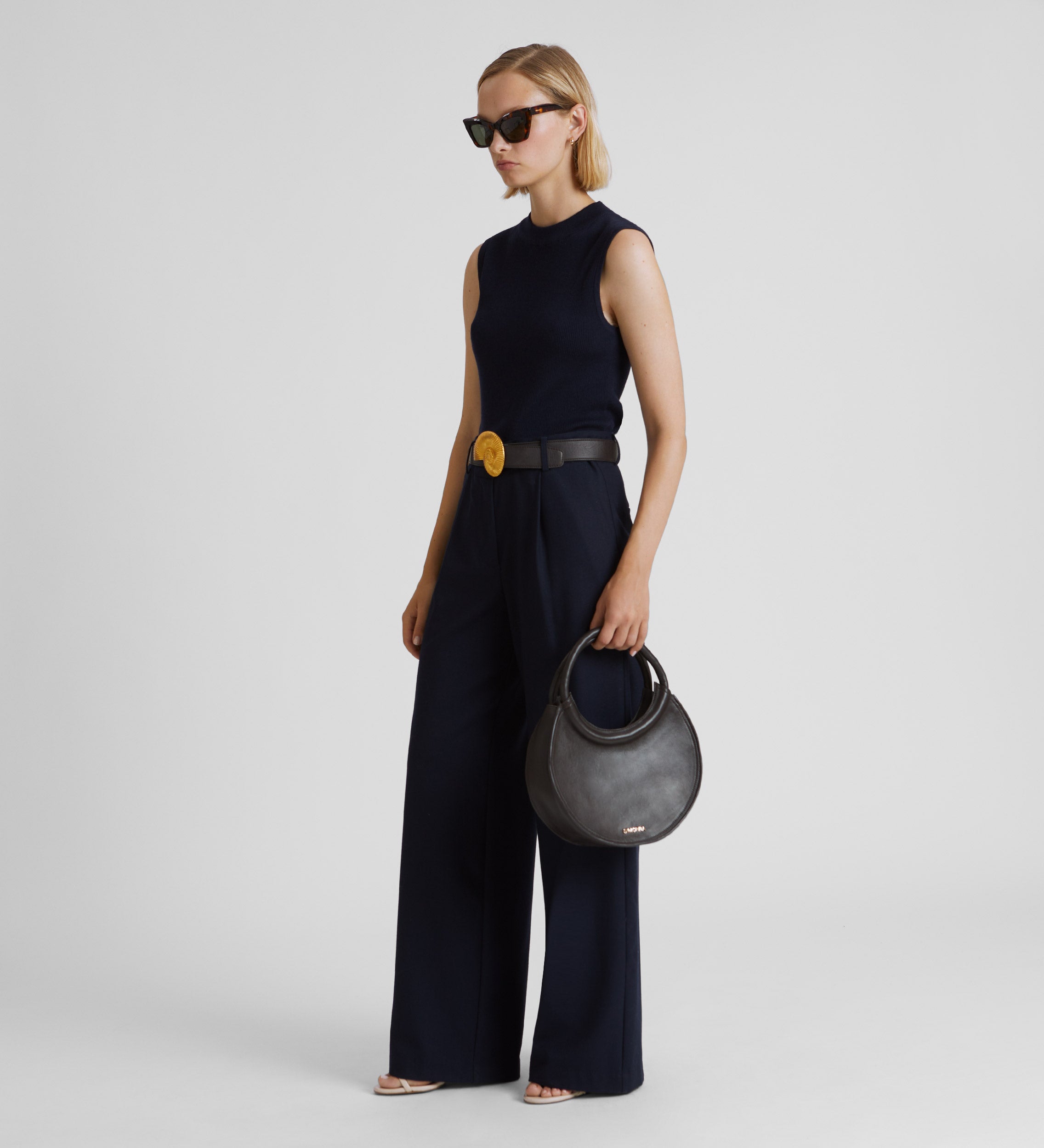 Wide pleated trousers