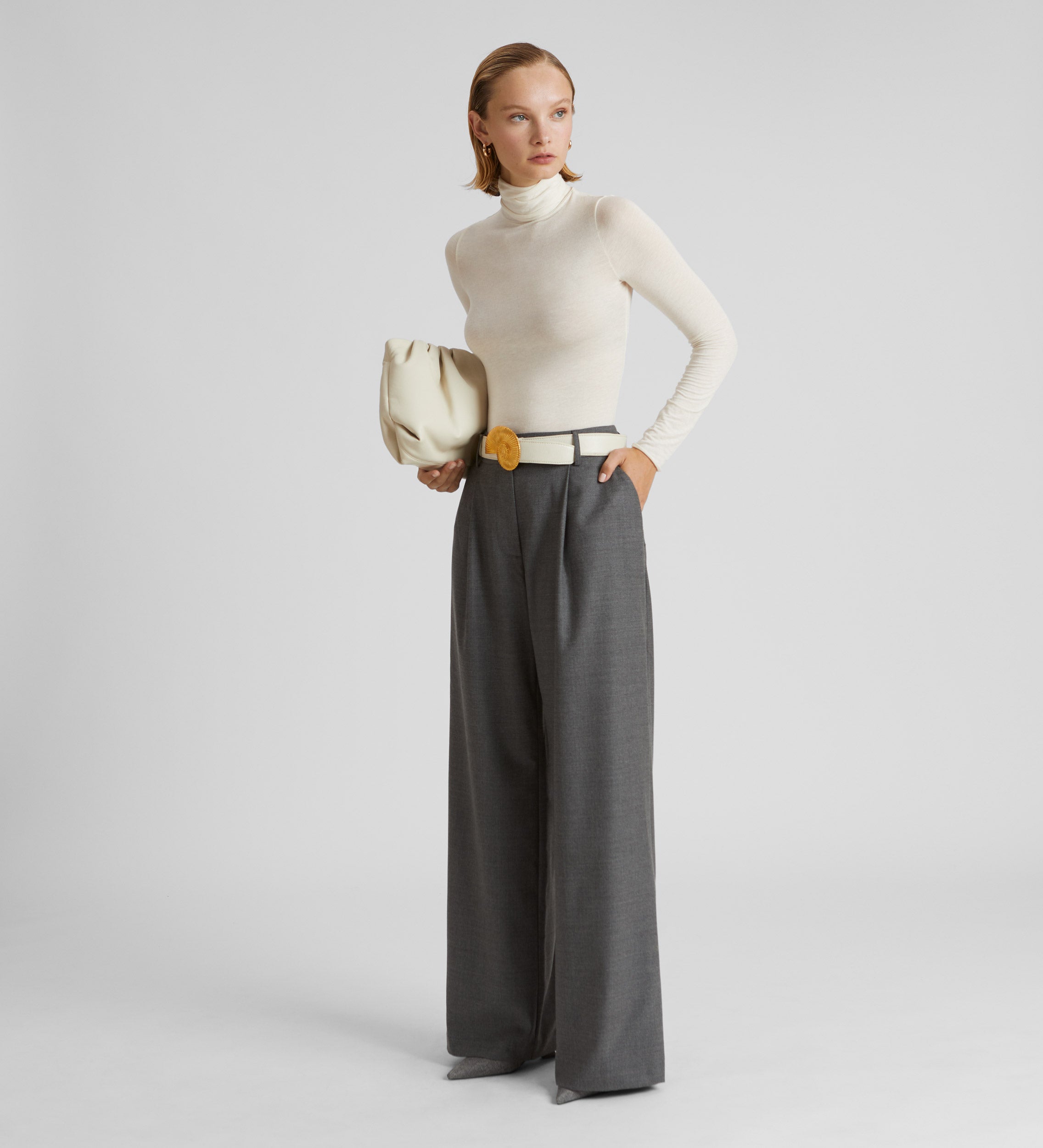 Wide pleated trousers