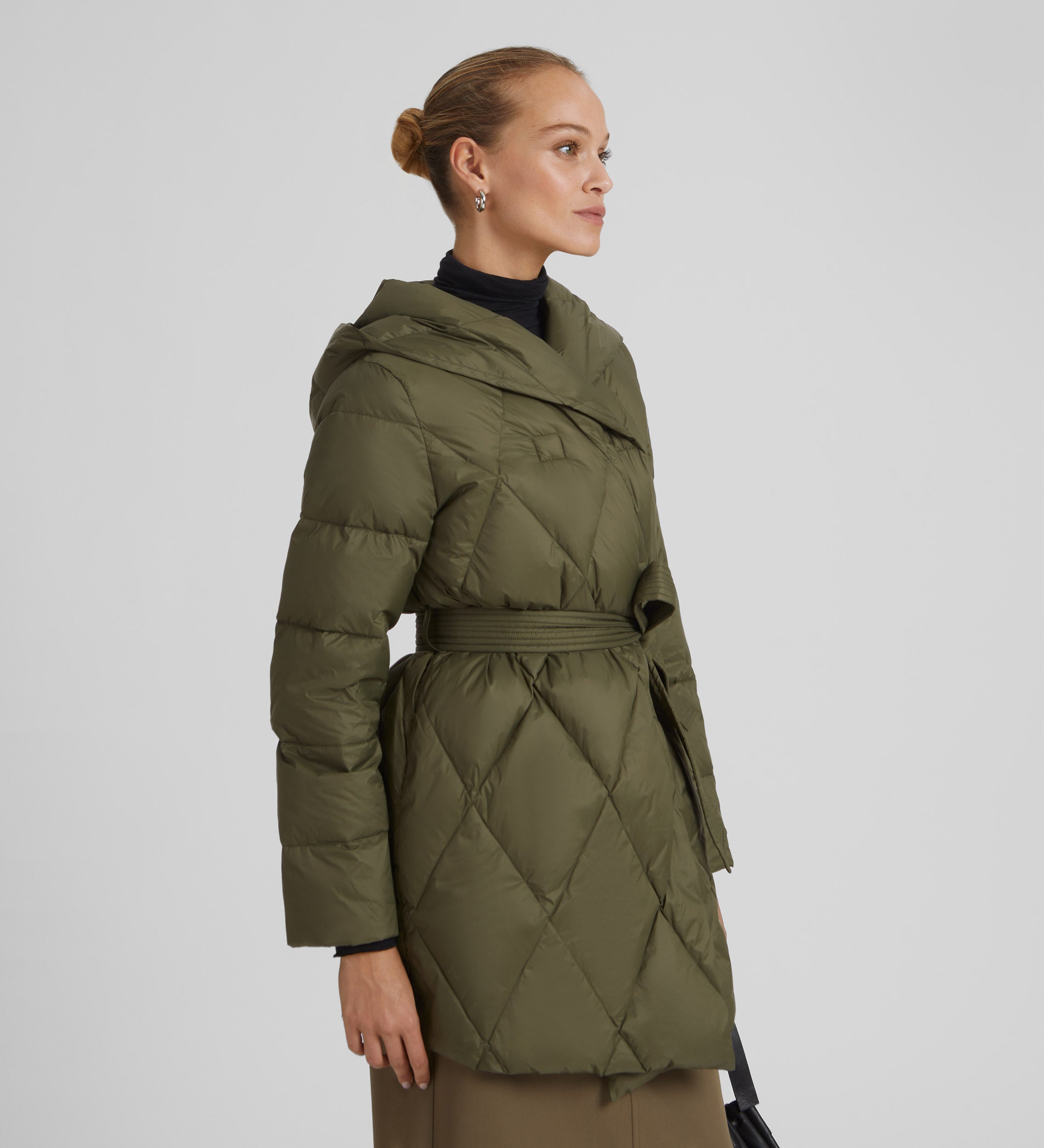 Short parka with hood