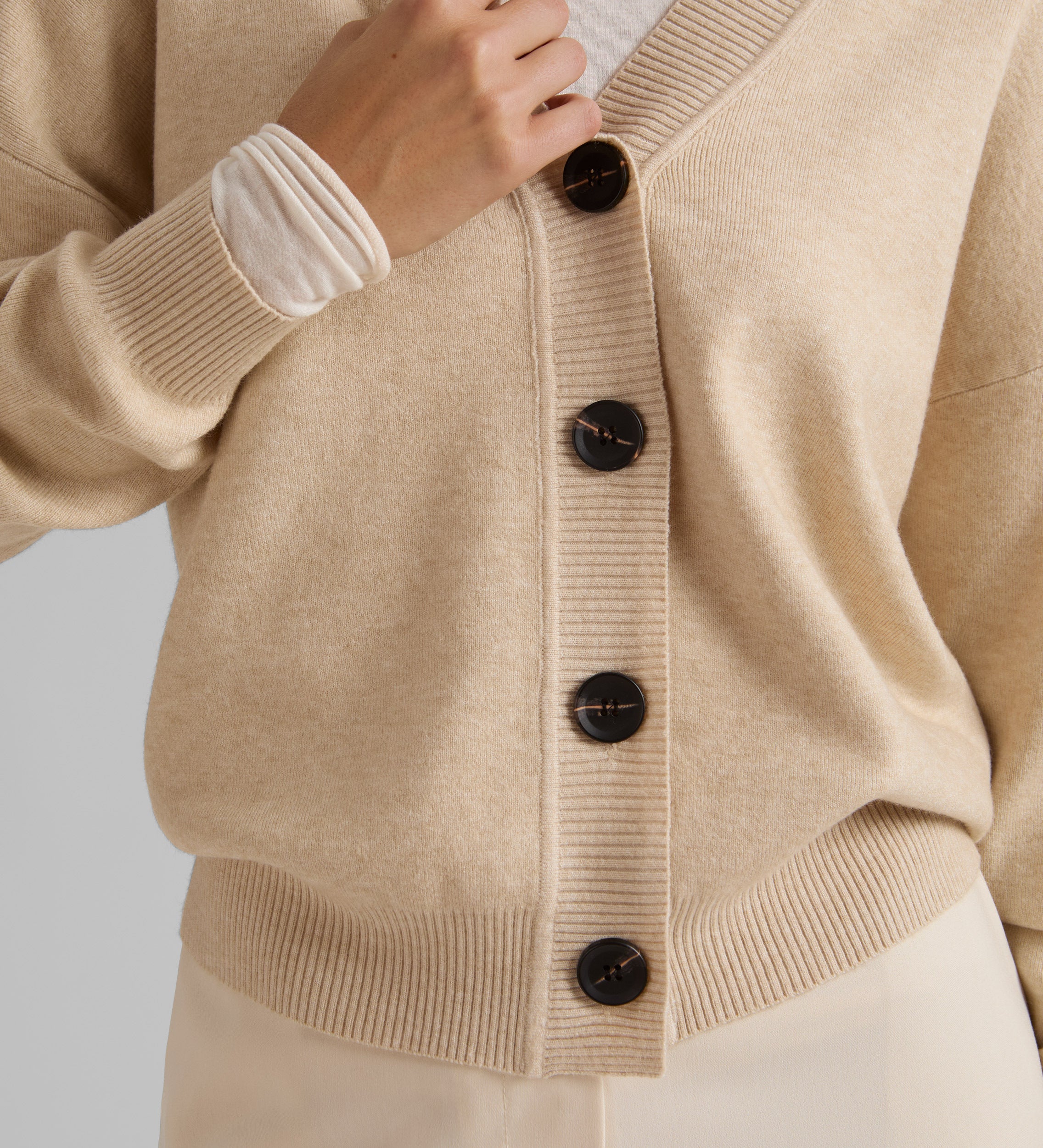 Cardigan corto escote pico