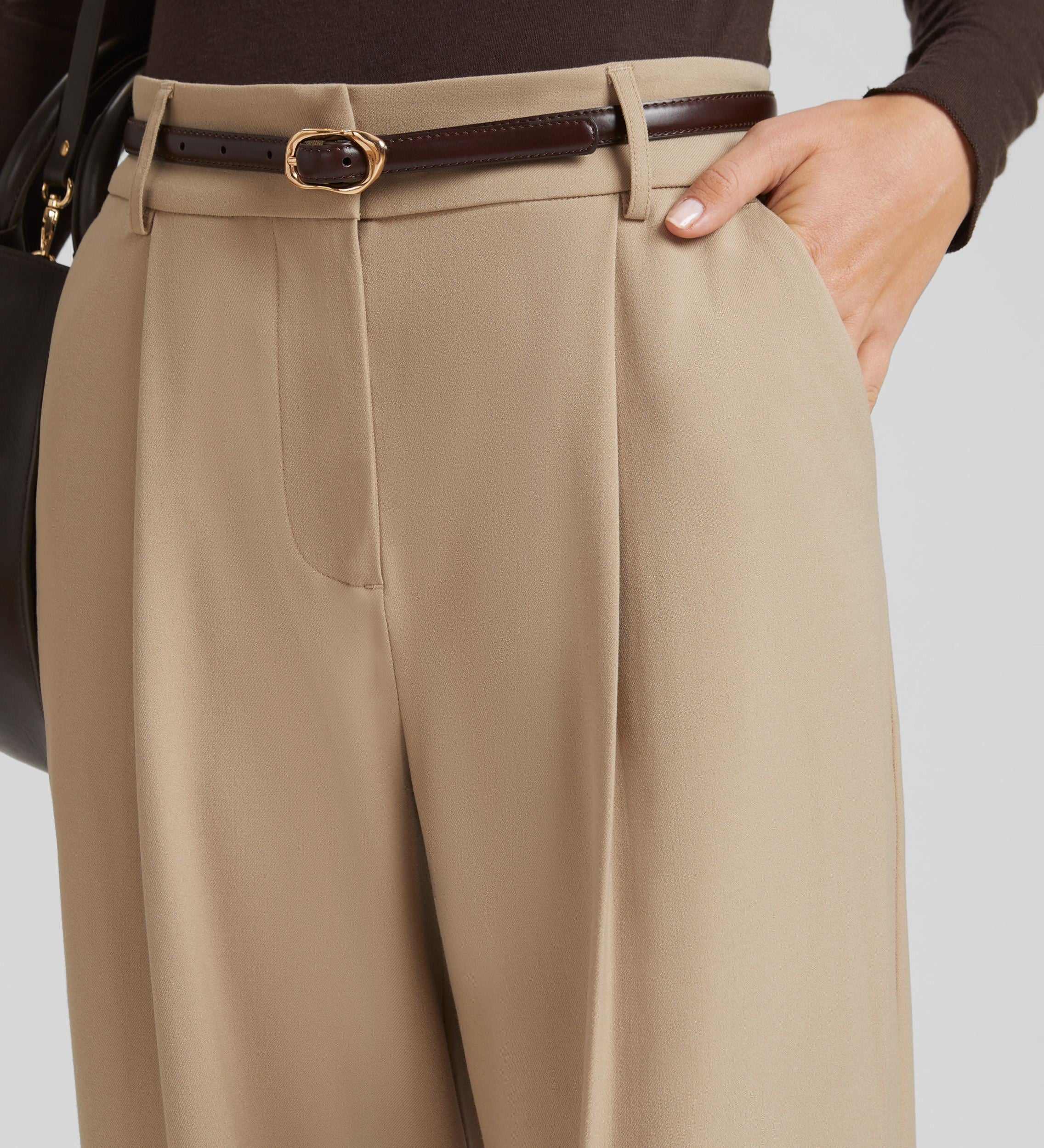 Wide pleated trousers