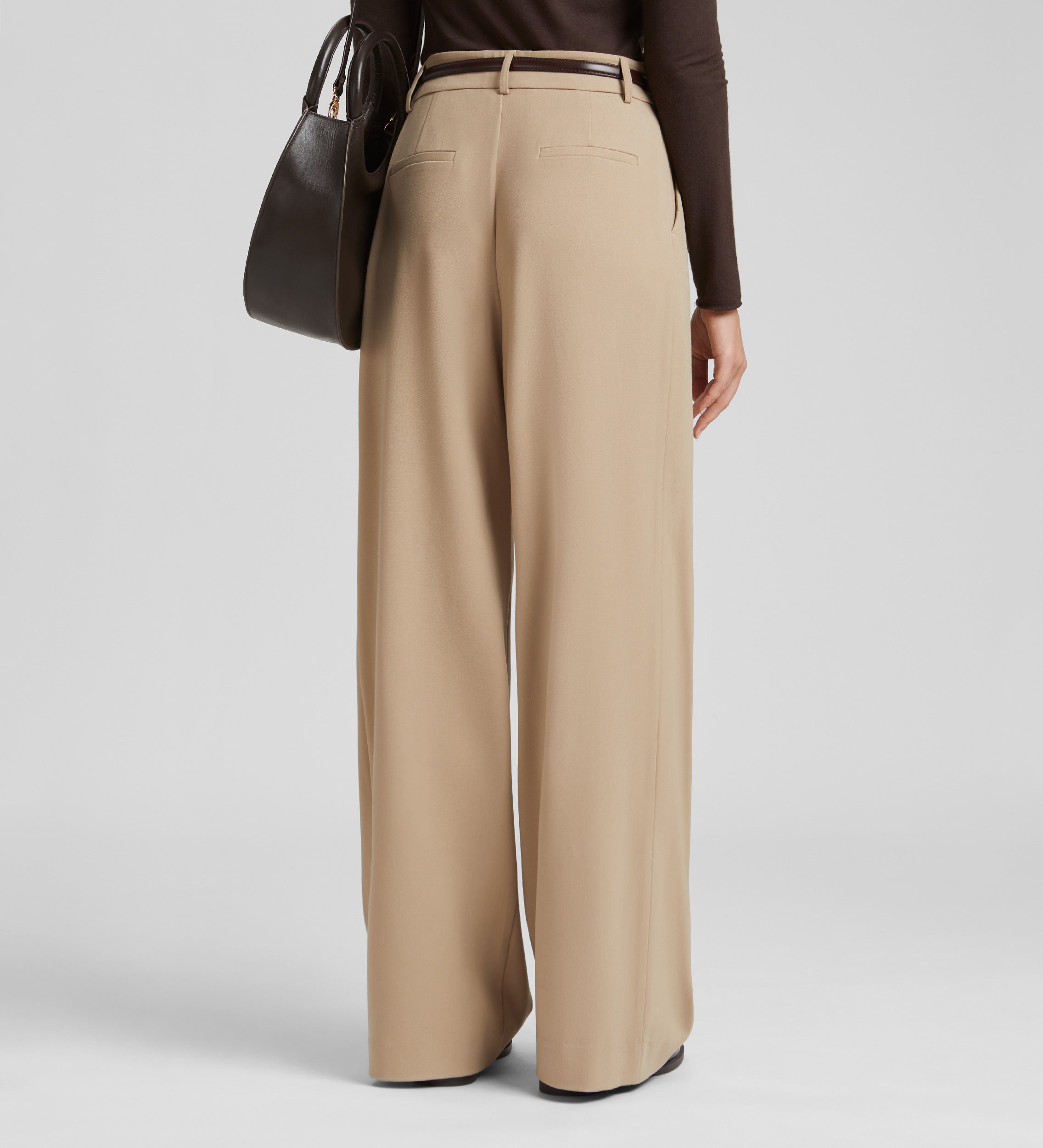 Wide pleated trousers