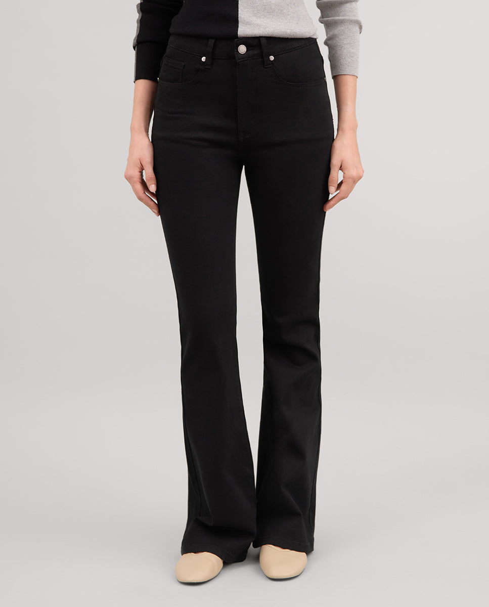 Pantalón vaquero acampanado