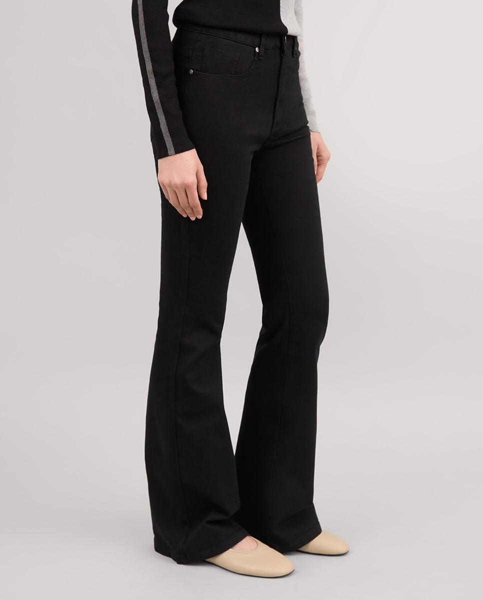 Pantalón vaquero acampanado