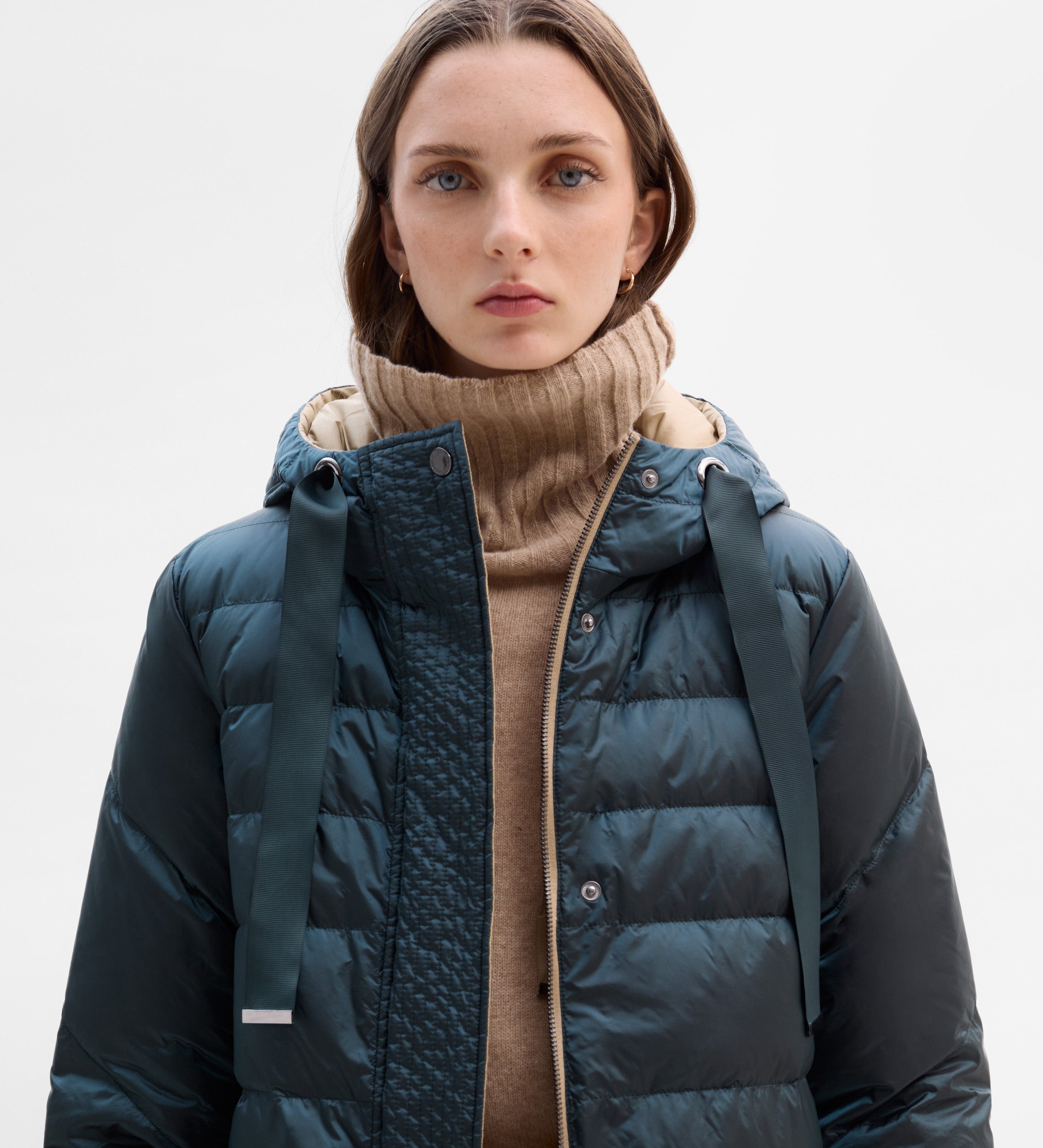 Short reversible down jacket