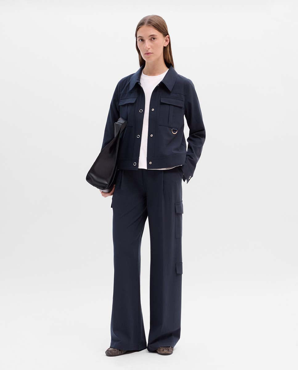 Short jacket with pockets