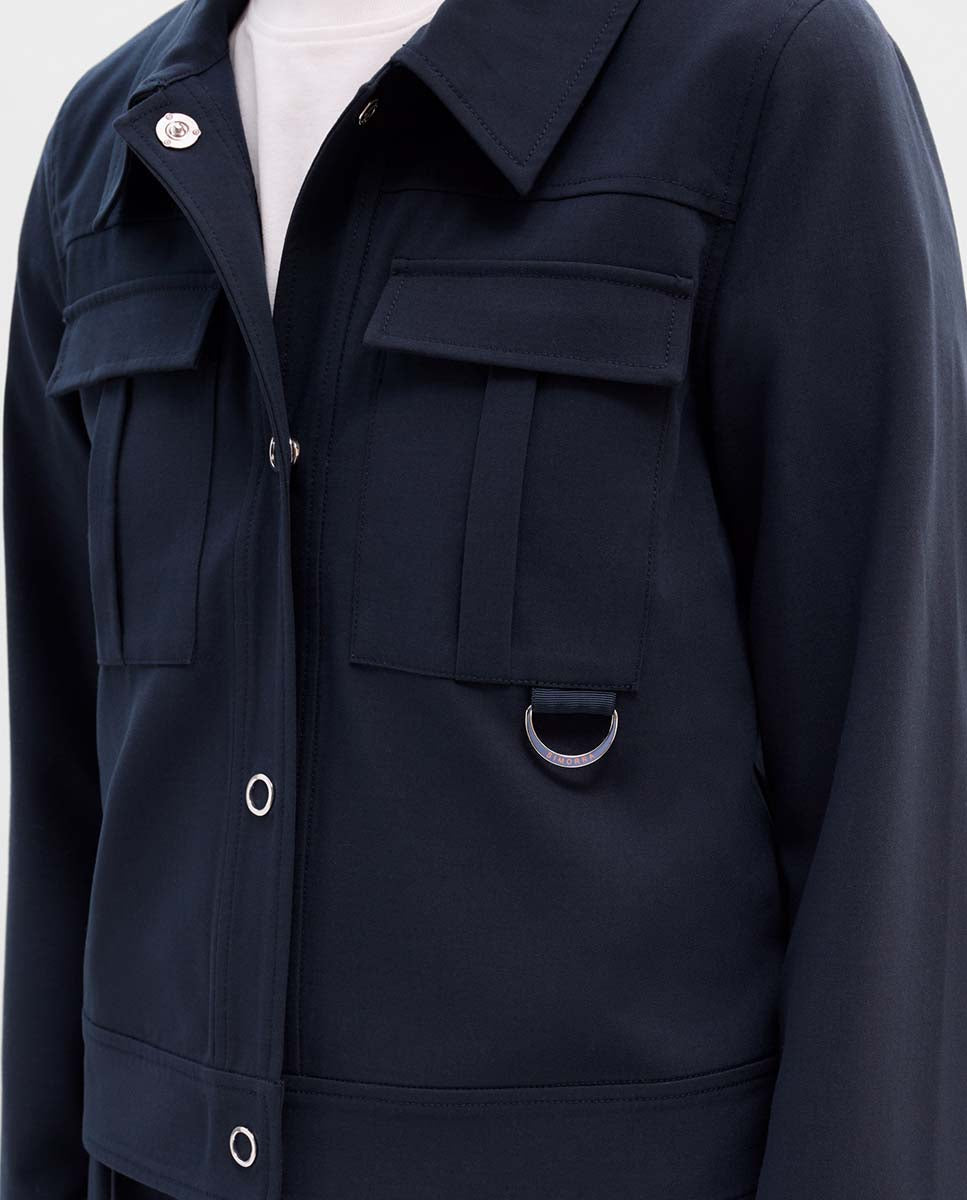Short jacket with pockets
