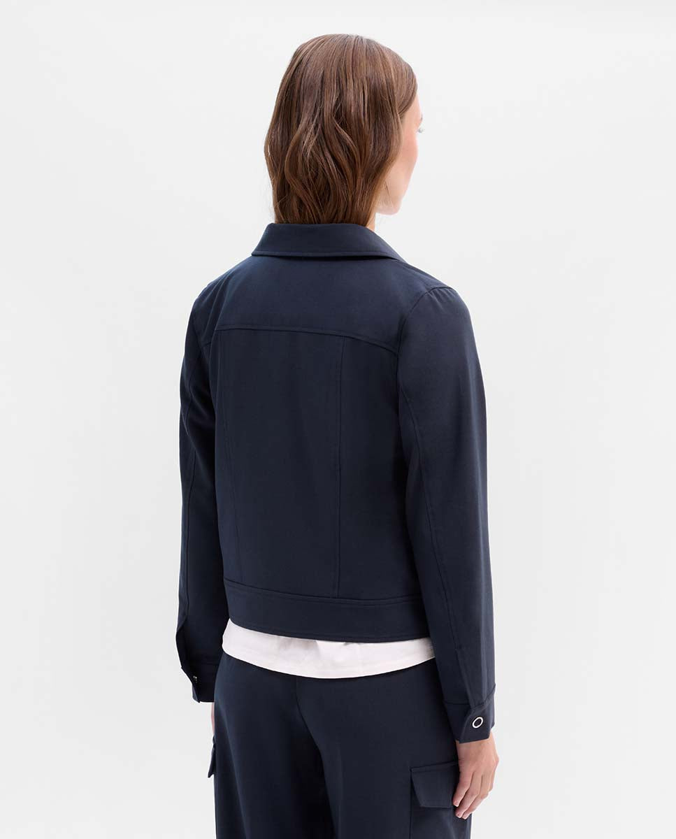 Short jacket with pockets