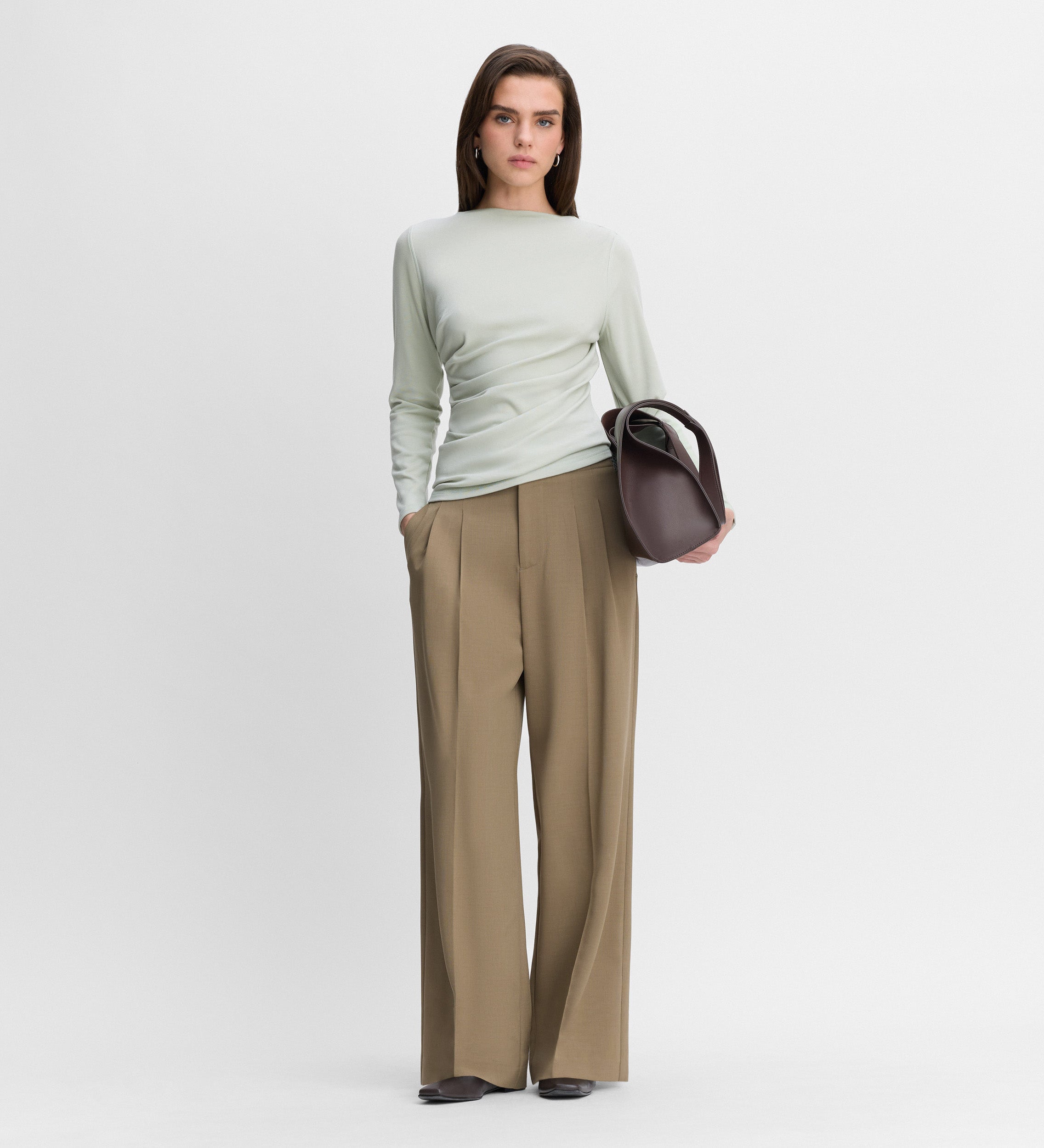 Pantalón largo pliegues