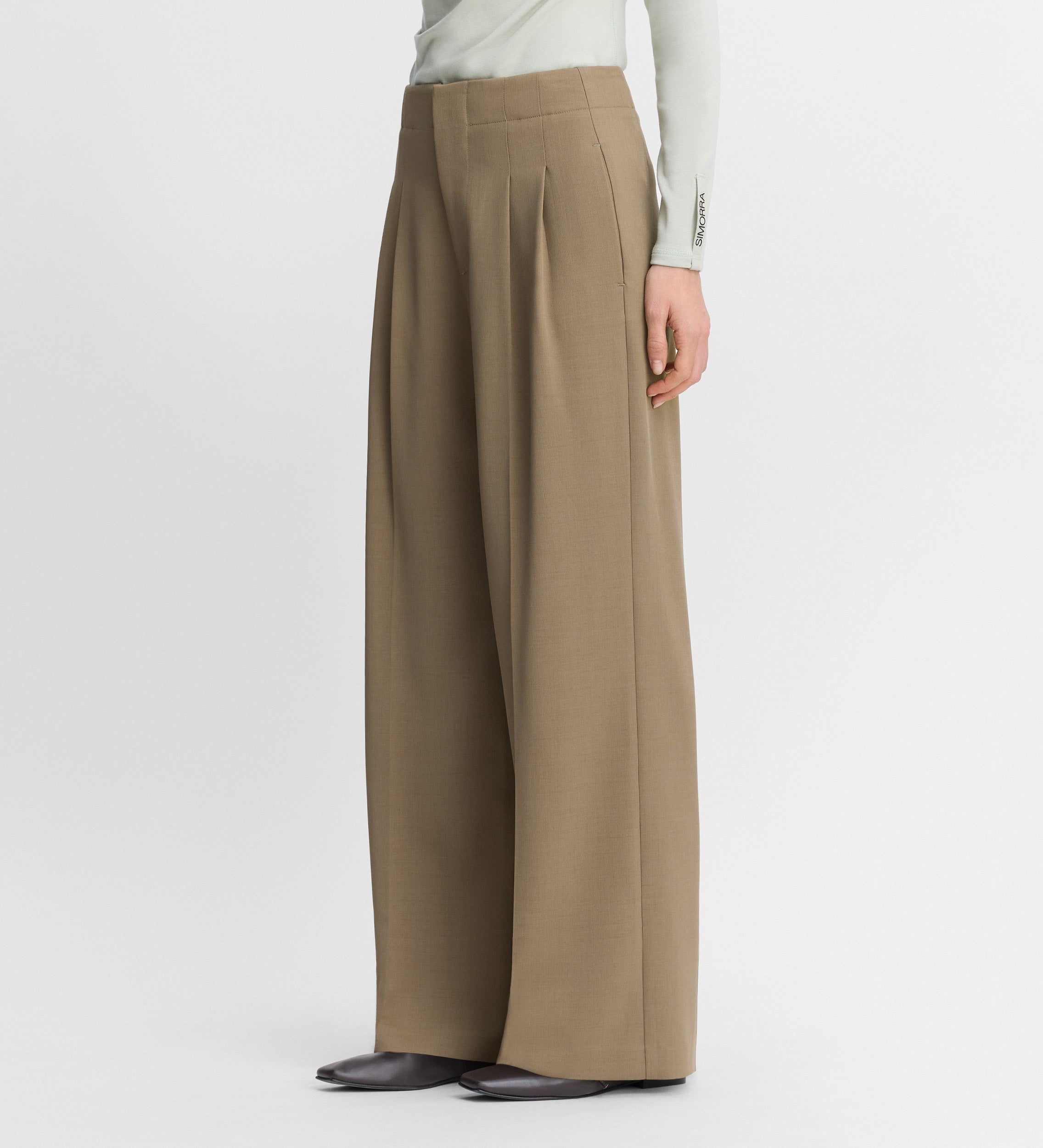 Pantalón largo pliegues