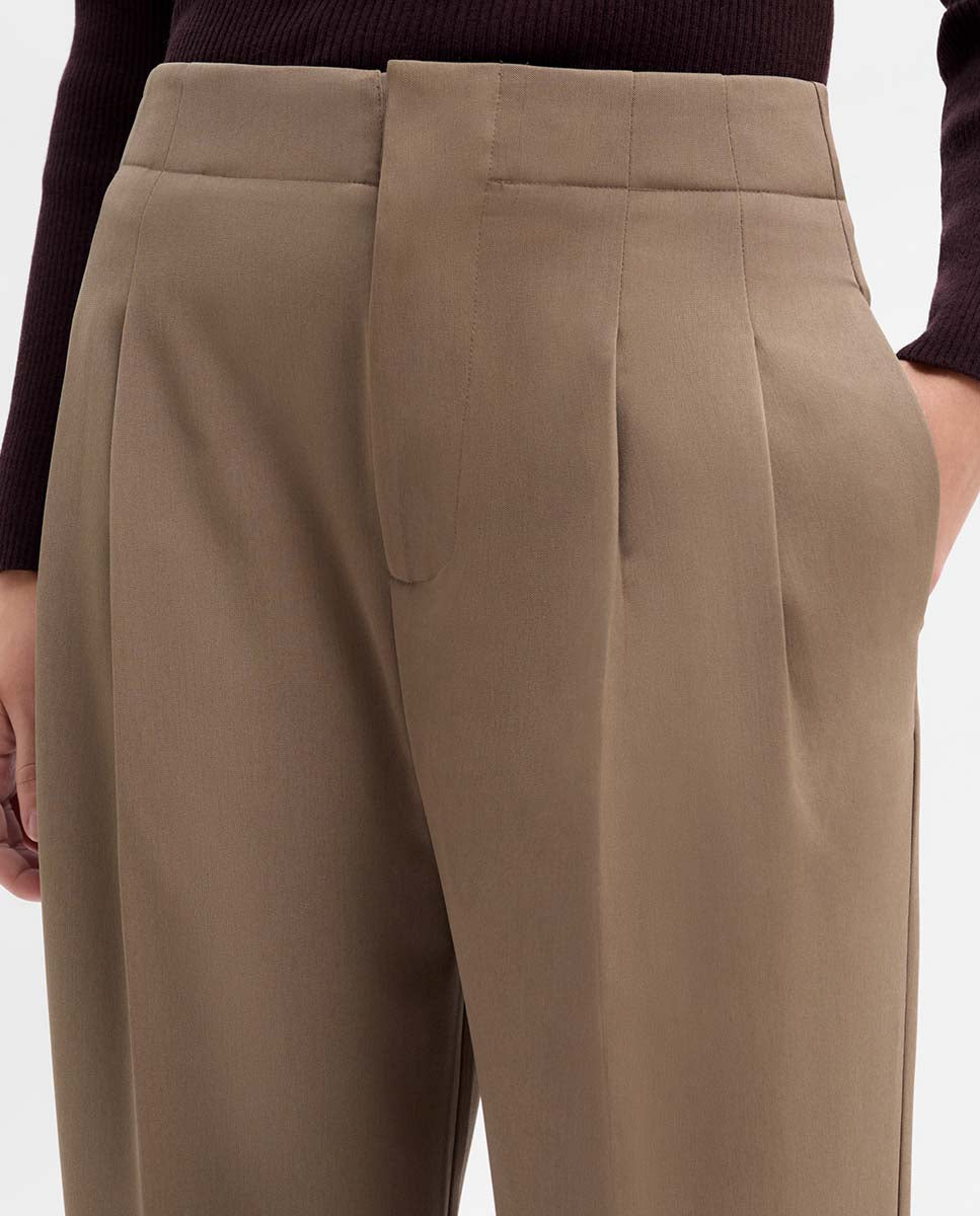 Long pleated trousers