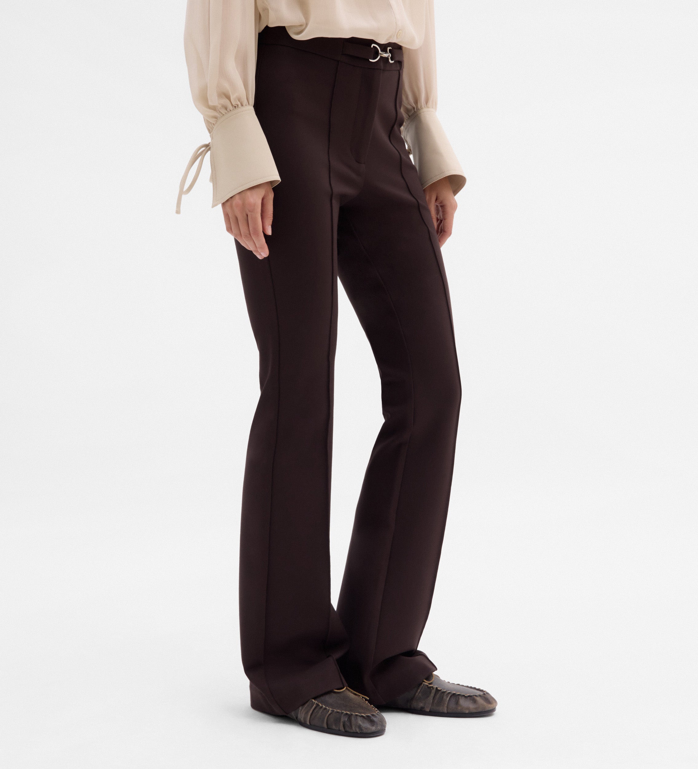 Pantalón acampanado cinturón