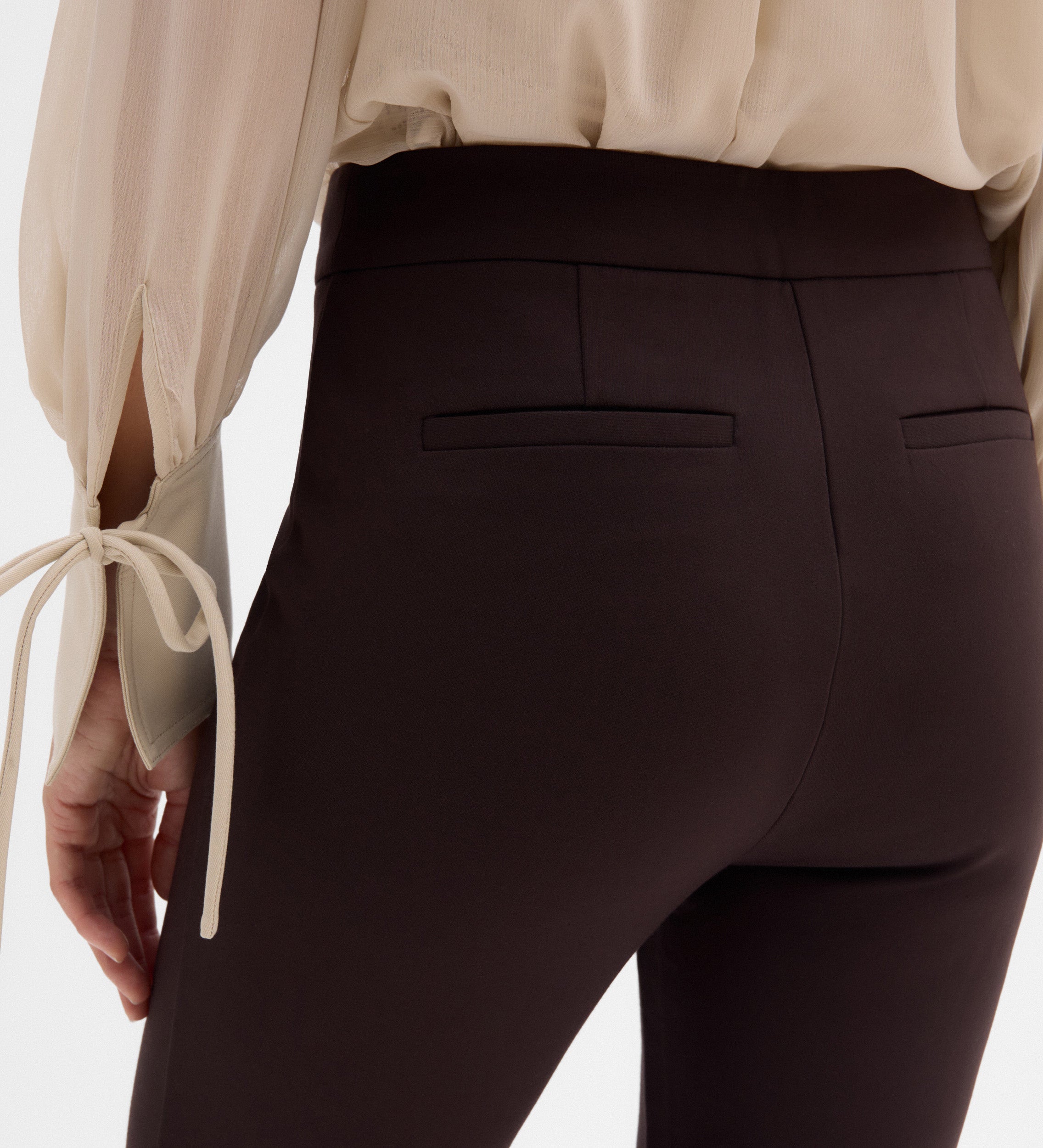 Pantalón acampanado cinturón