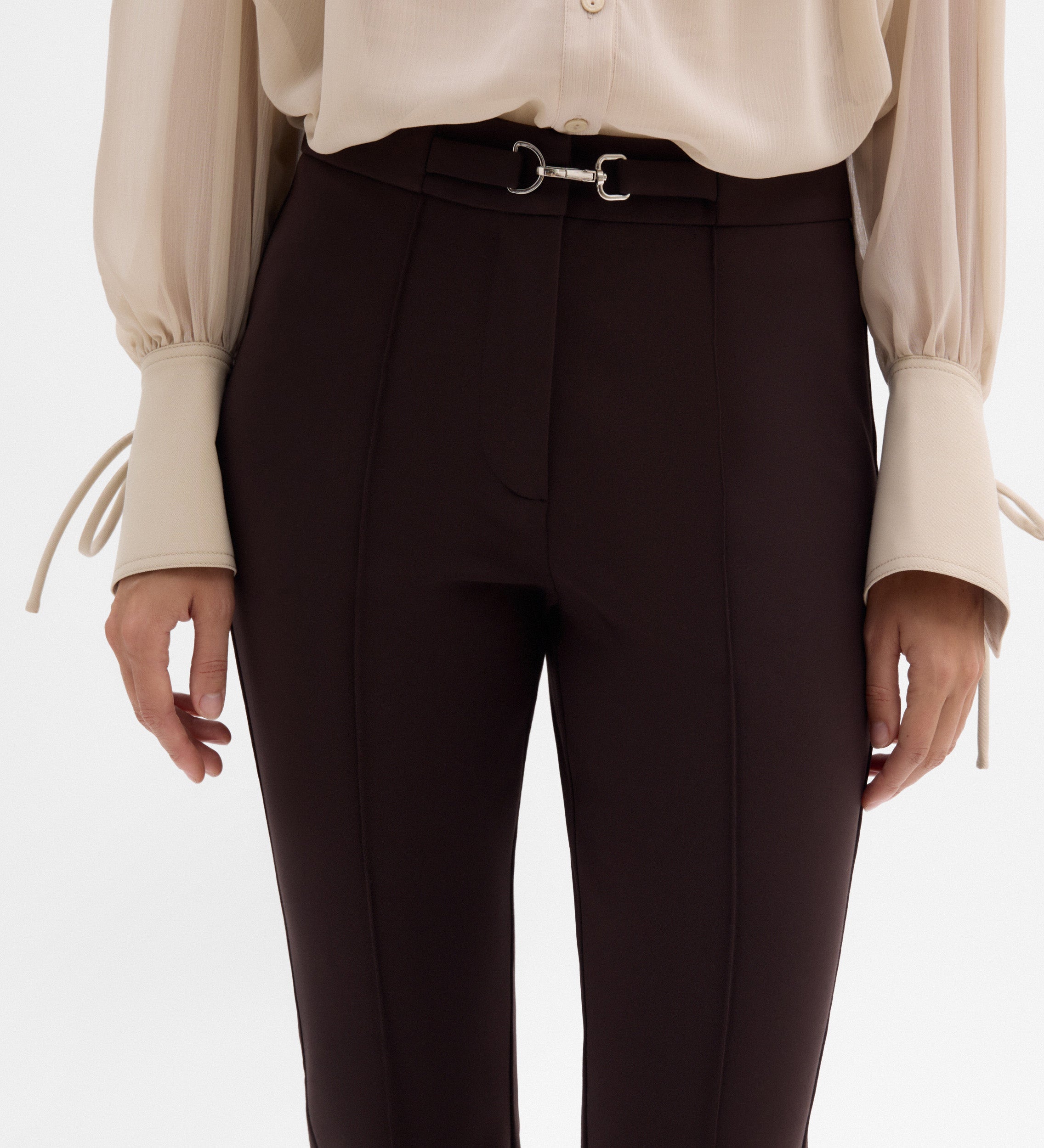 Pantalón acampanado cinturón