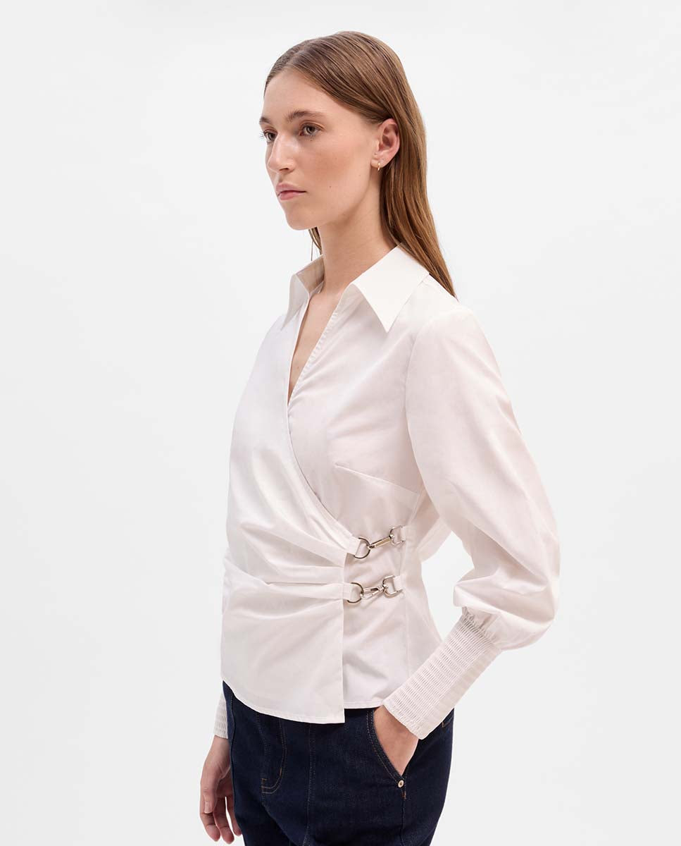 Camisa detalle mosquetón