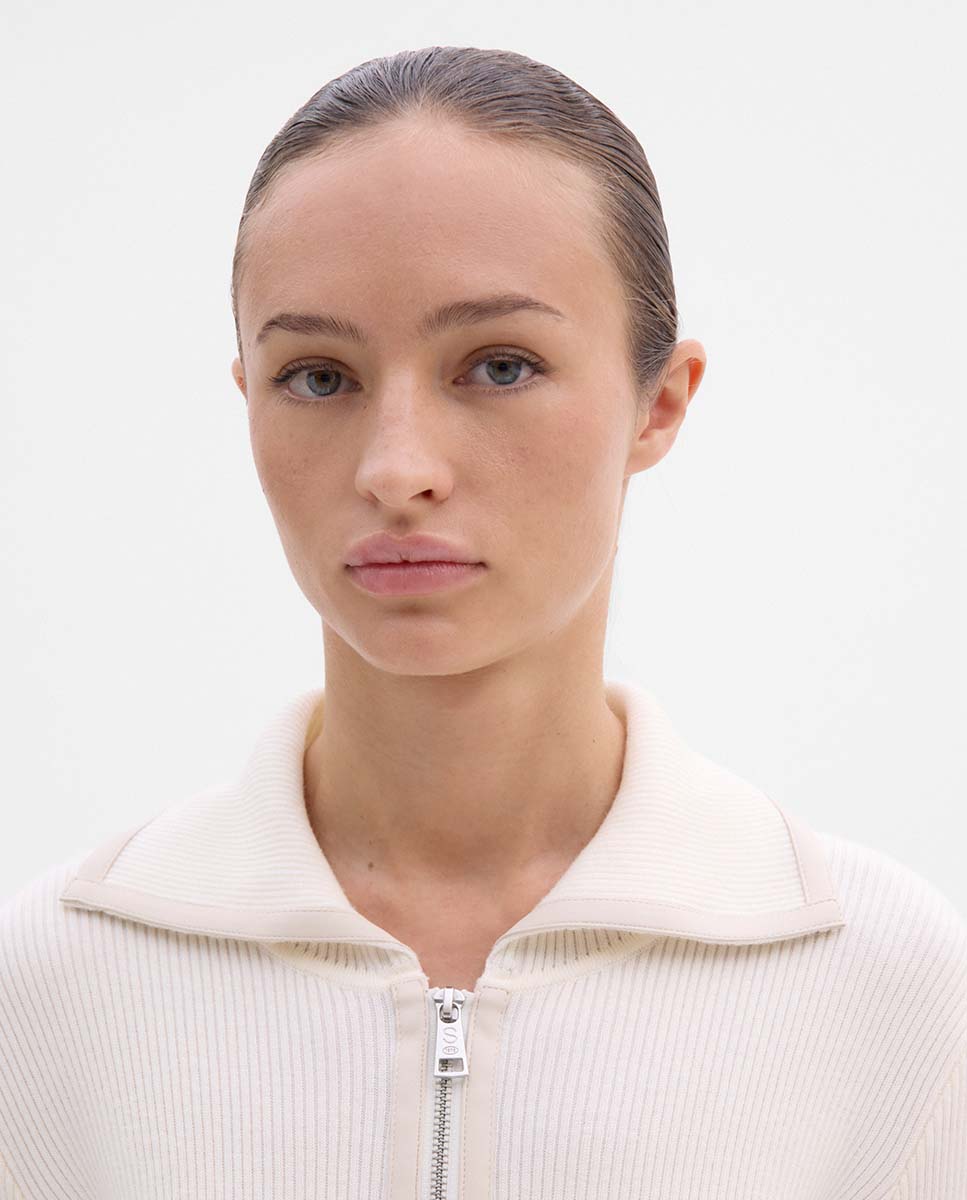 Knitted jacket with leather