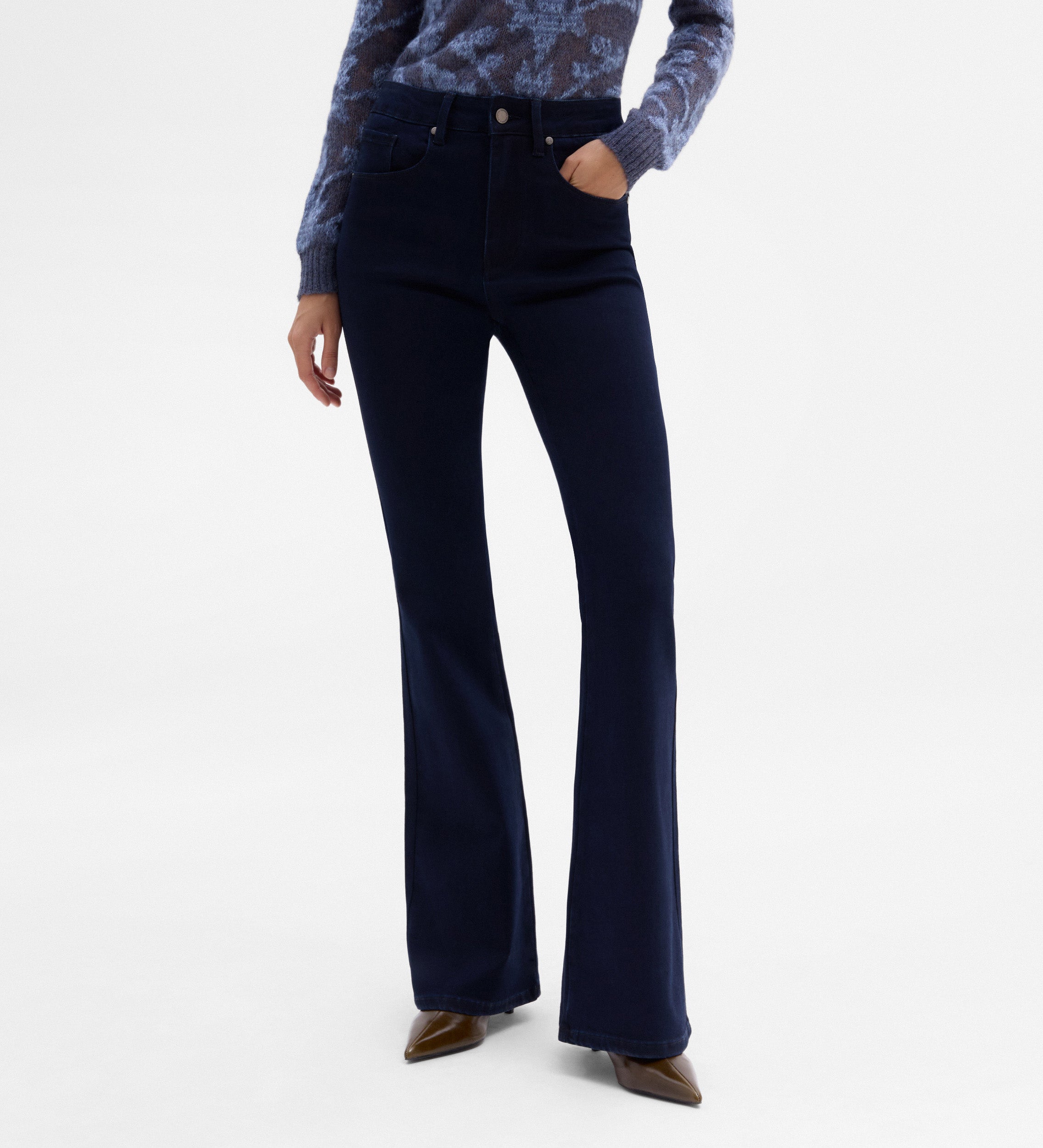 Pantalón vaquero acampanado