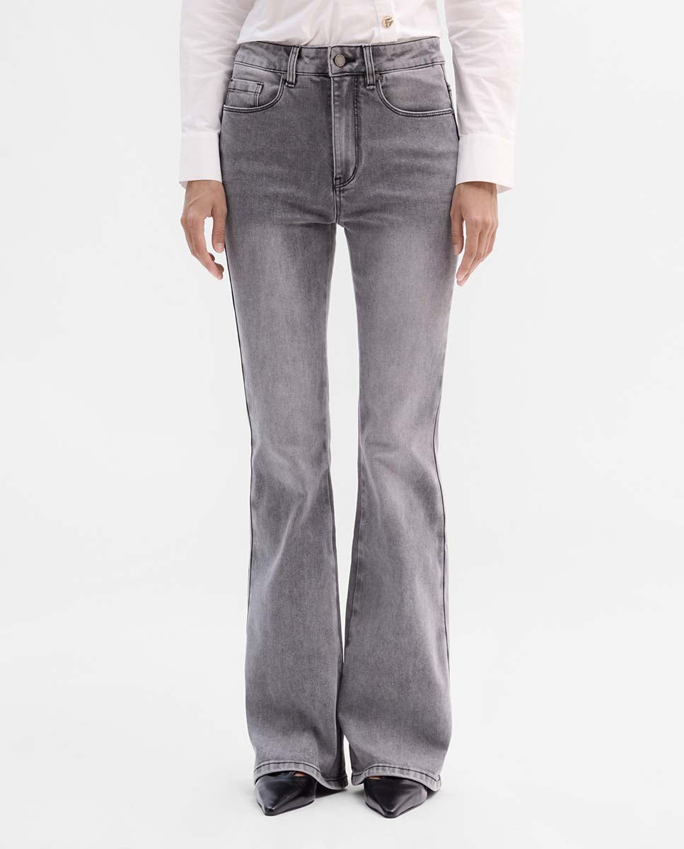 Pantalón vaquero acampanado