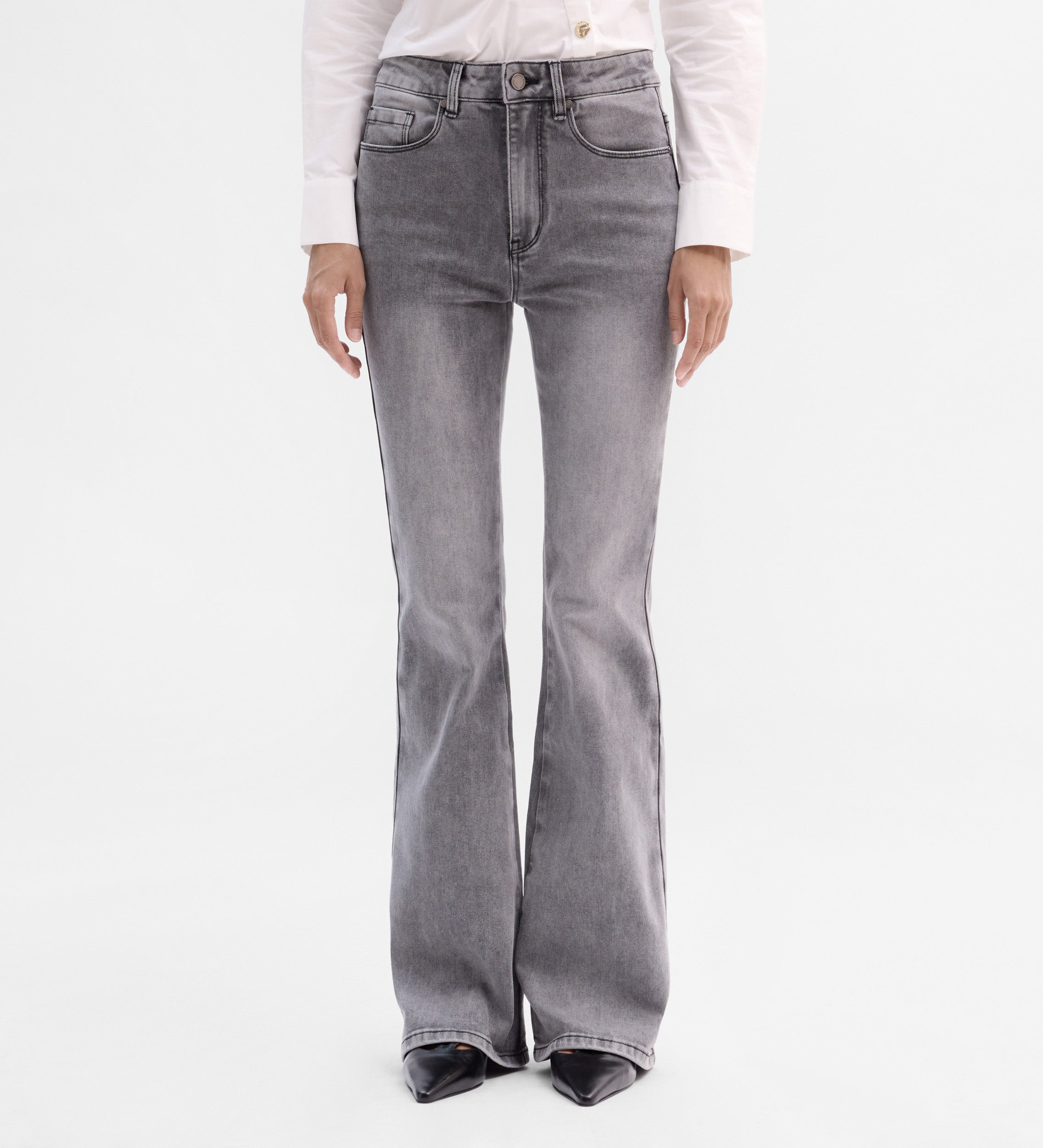 Pantalón vaquero acampanado