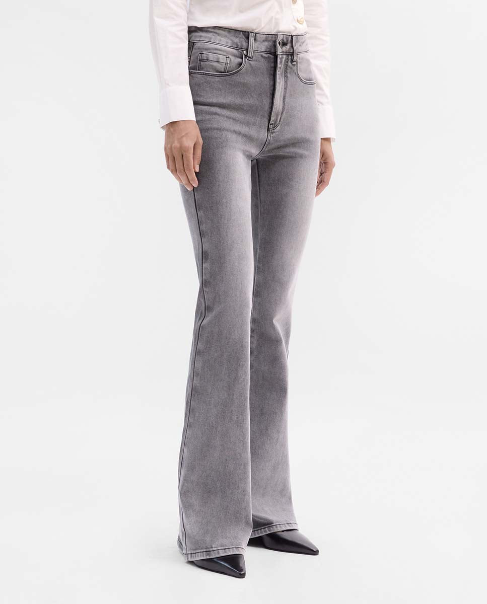 Pantalón vaquero acampanado