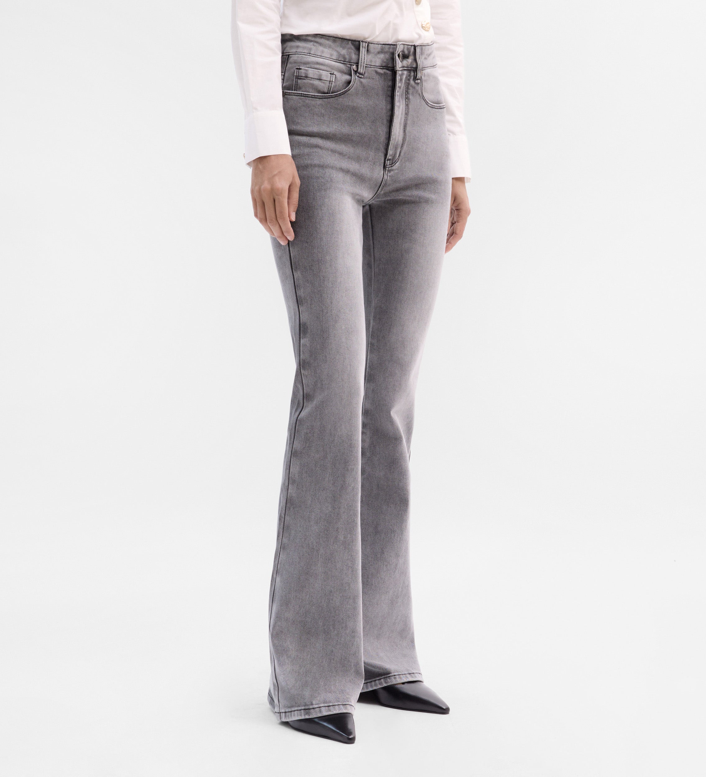 Pantalón vaquero acampanado