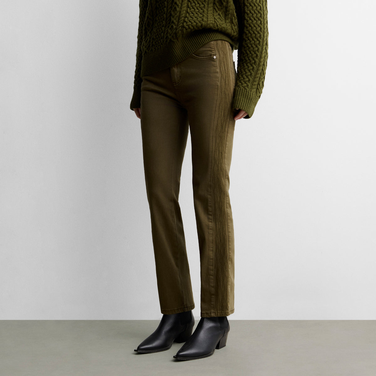Pantalon slim broderie latérale