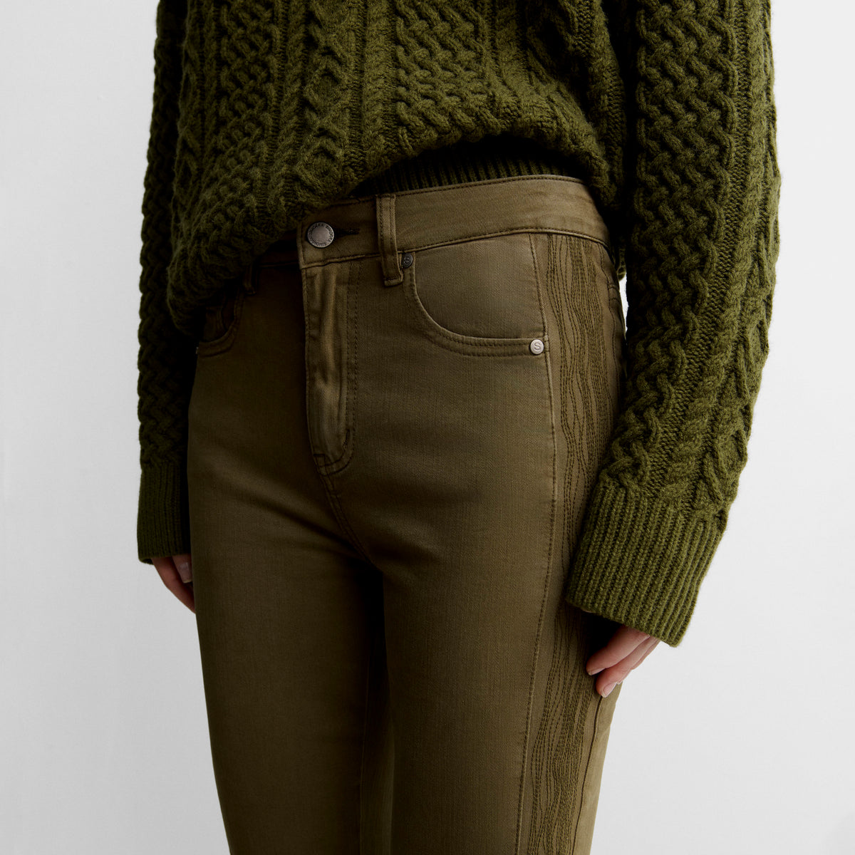 Pantalon slim broderie latérale