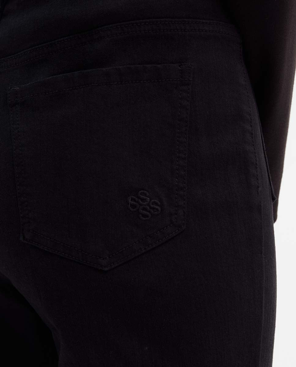 Pantalón bolsillos parche