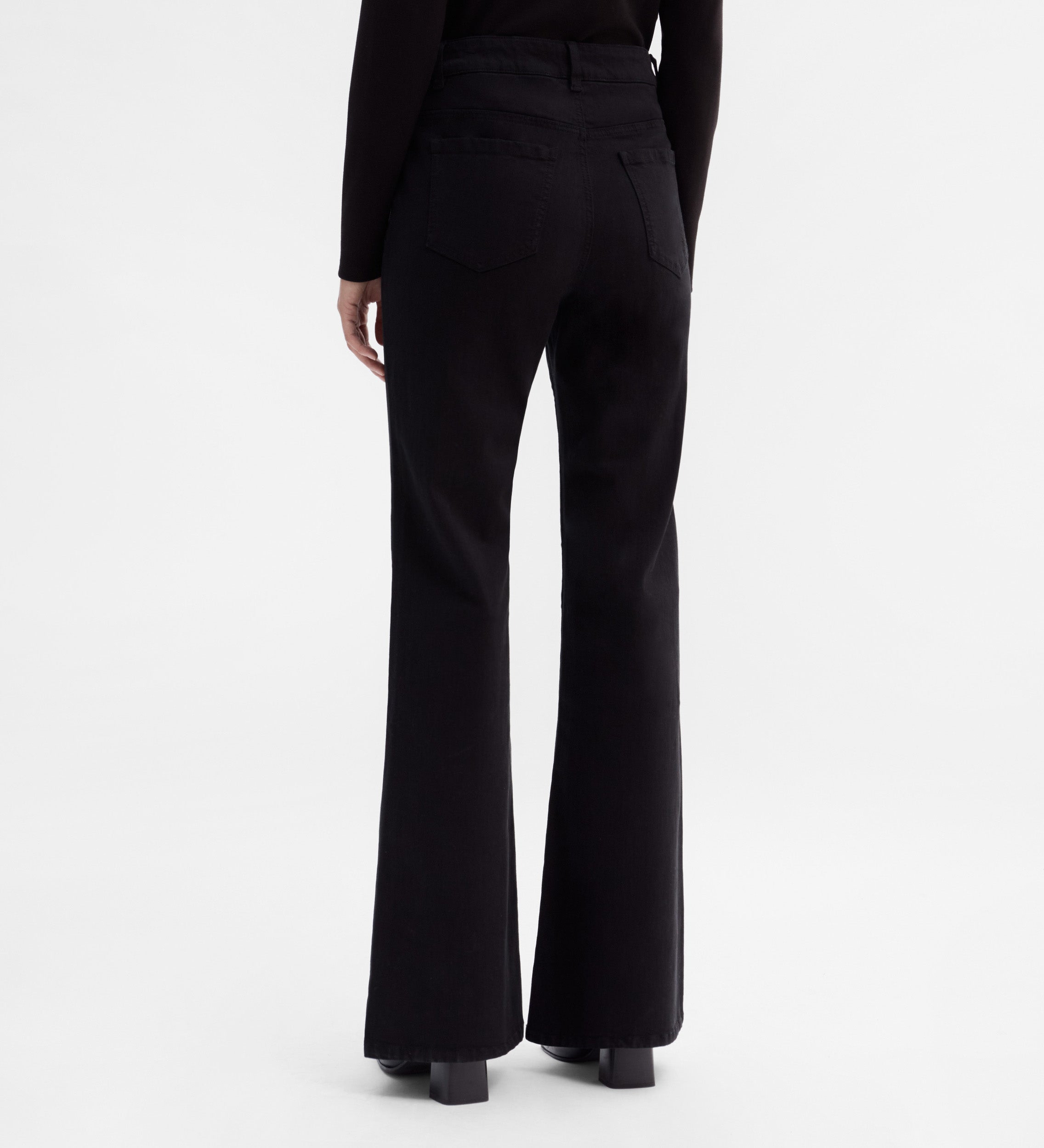 Pantalón bolsillos parche