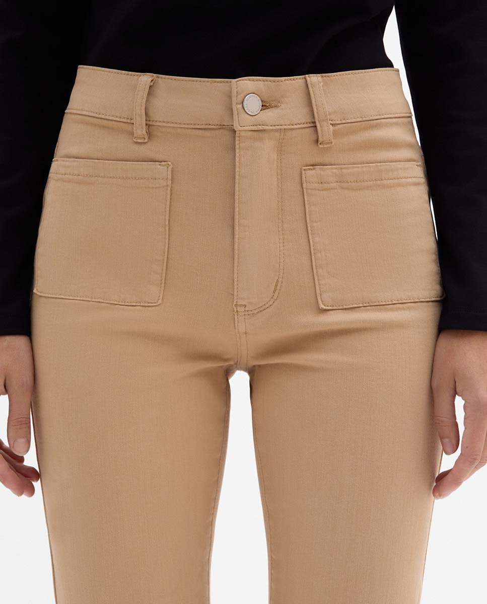 Pantalón bolsillos parche