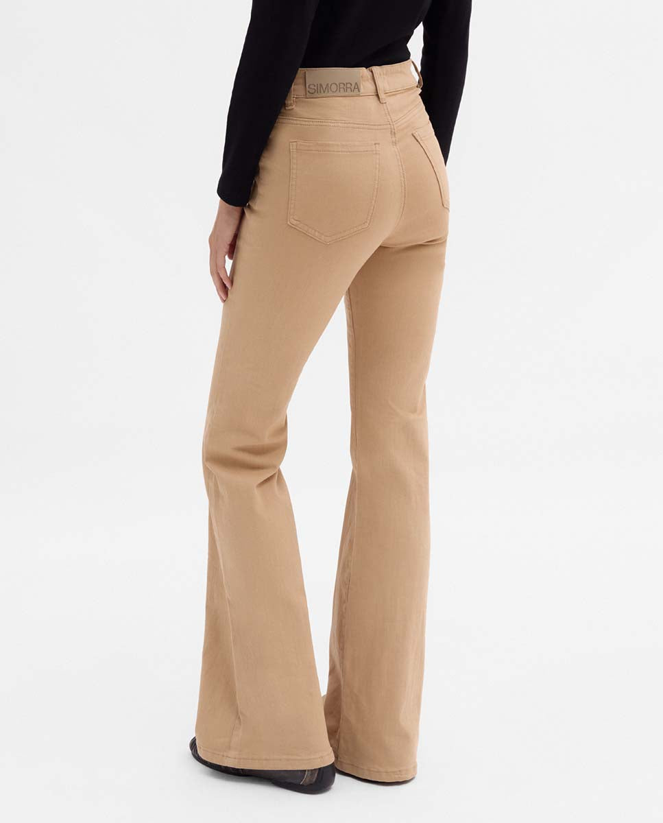 Pantalón bolsillos parche