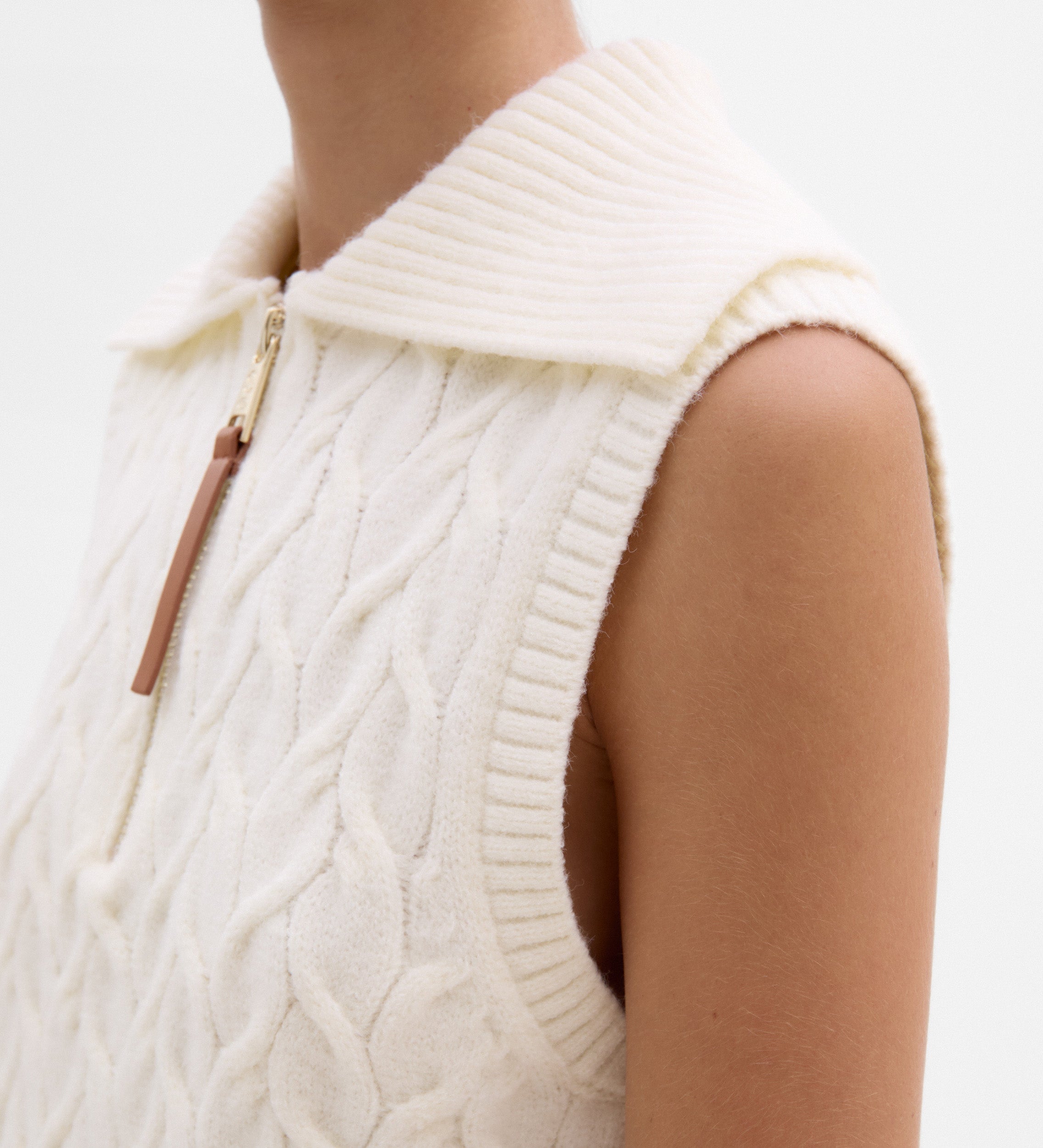 Chaleco punto trenzas