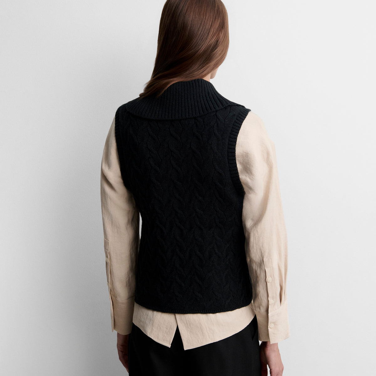 Gilet tricoté avec tresses