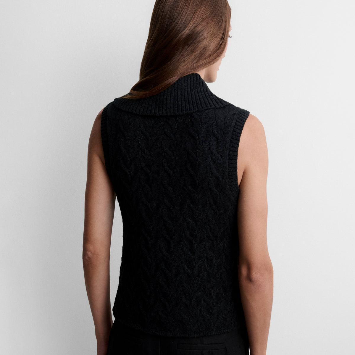 Gilet tricoté avec tresses
