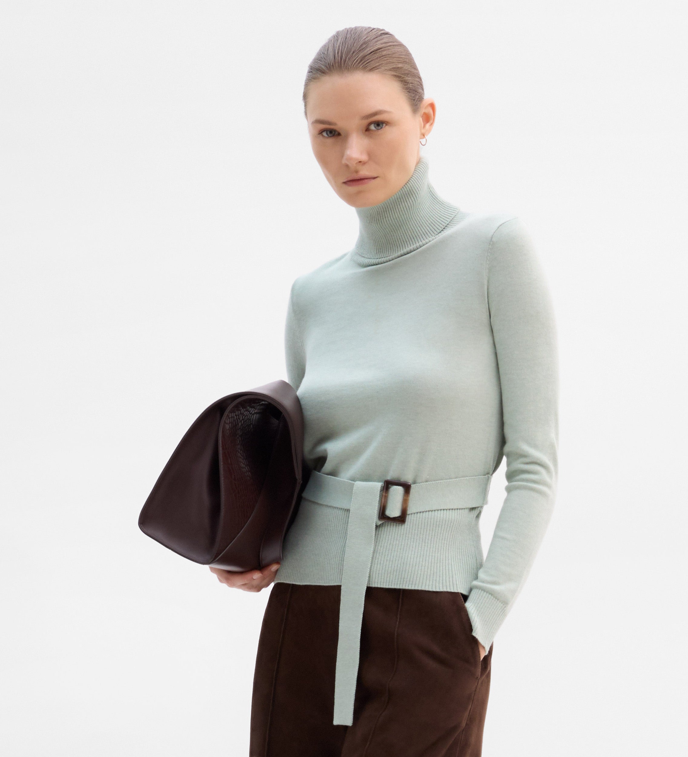 High-neck sweater belt