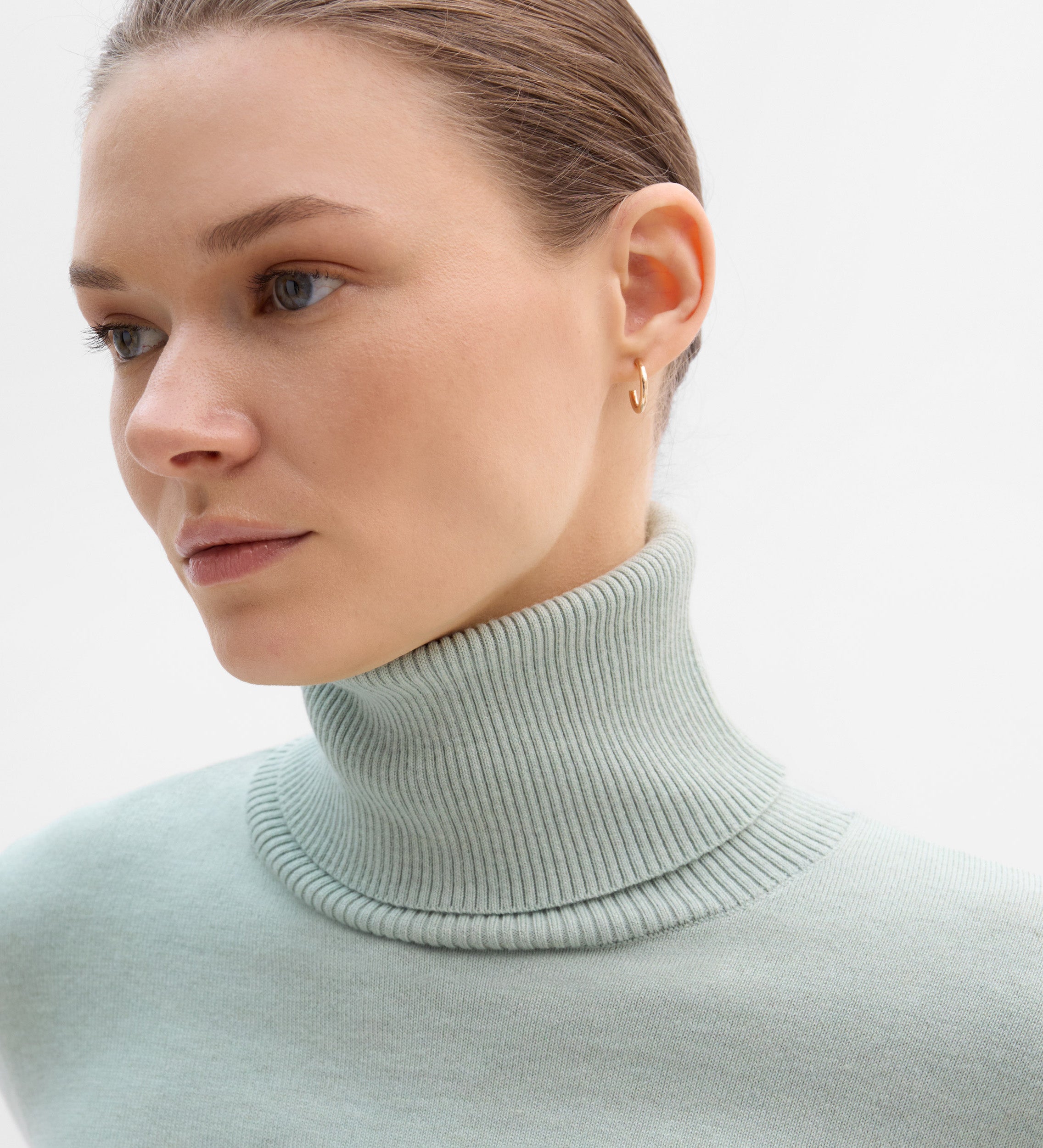 High-neck sweater belt