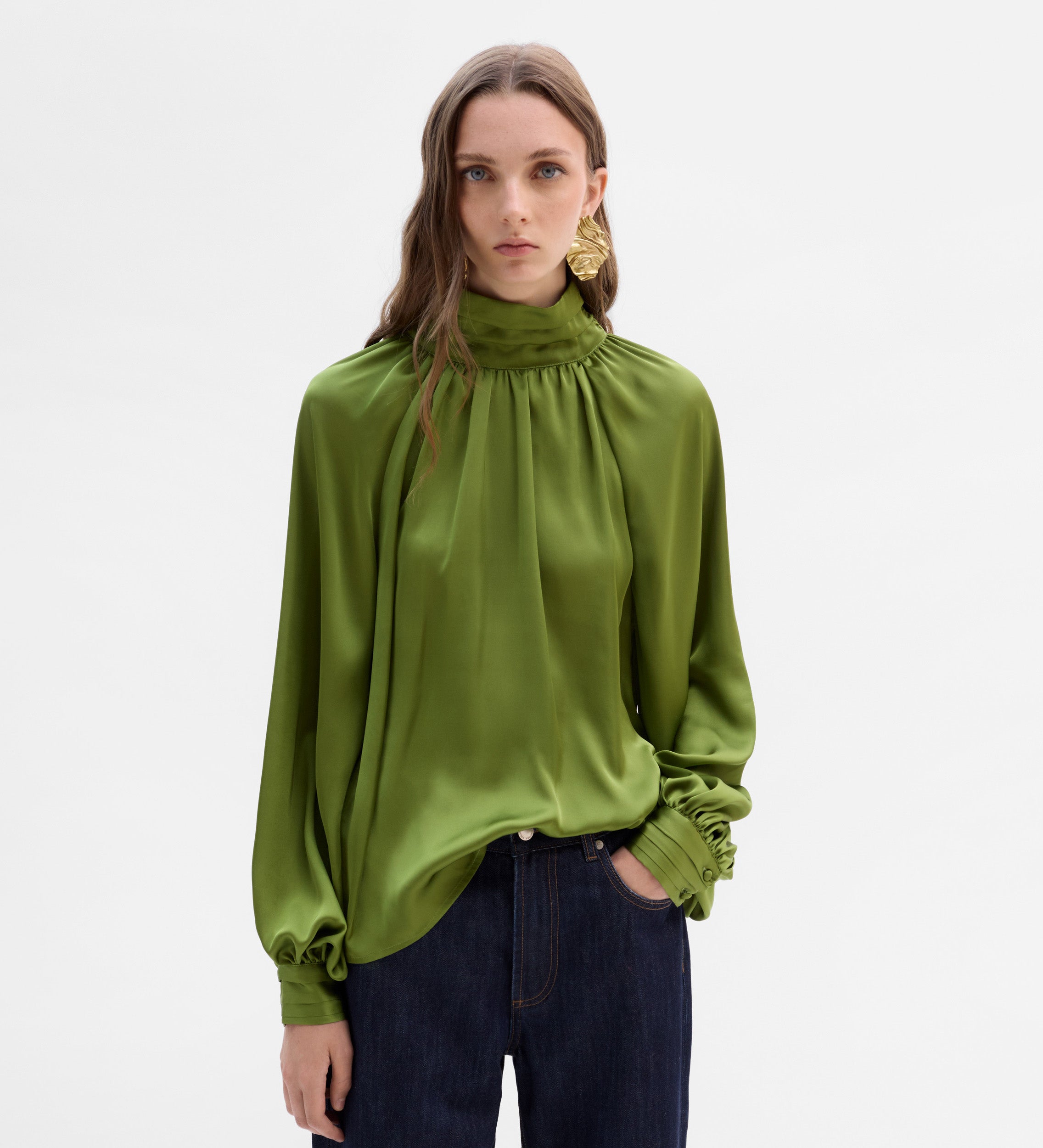 Blusa fluida cuello alto