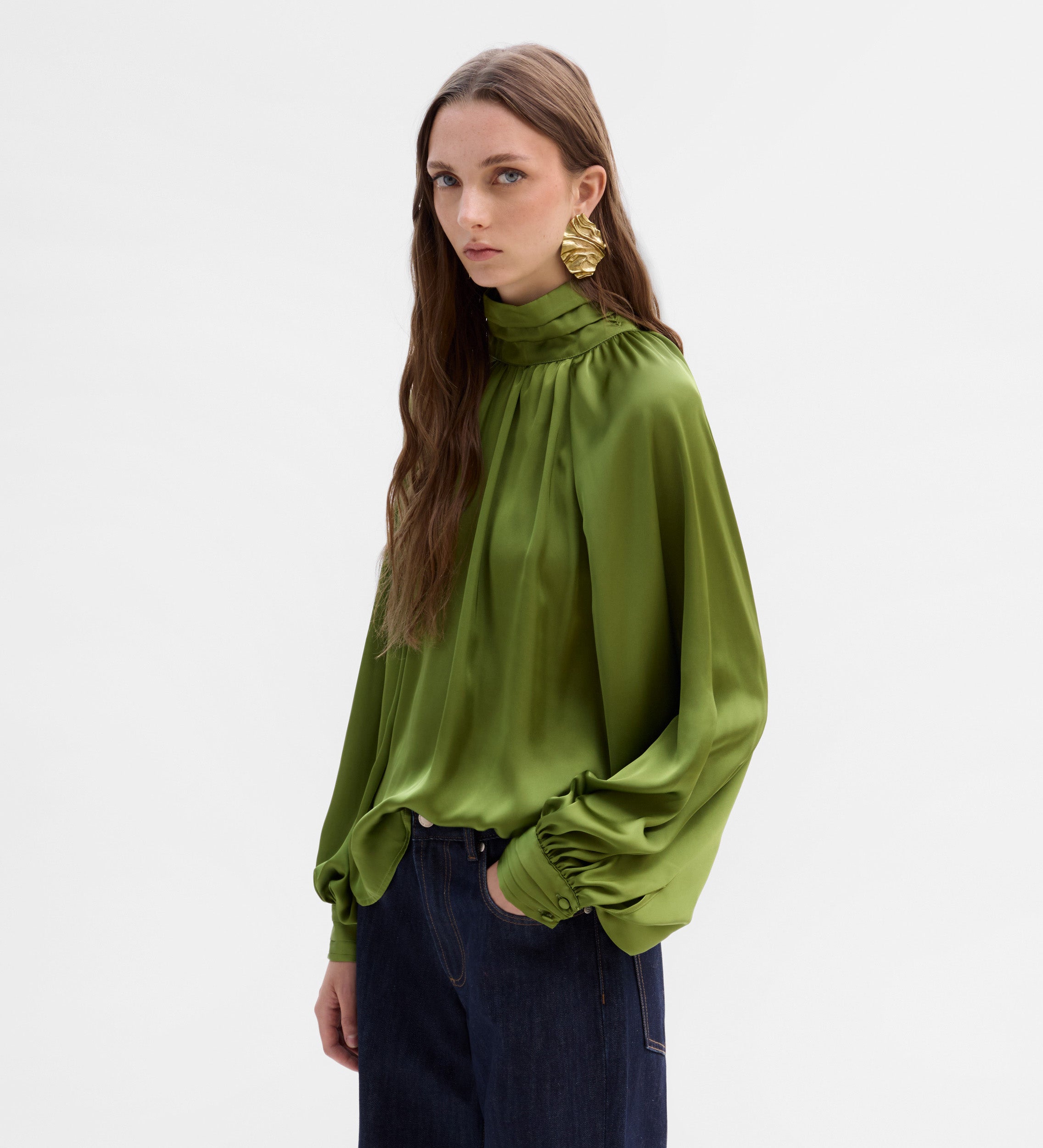 Blusa fluida cuello alto