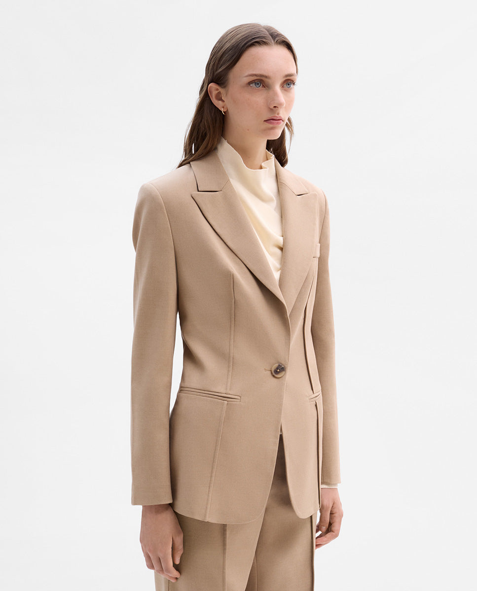 Fitted blazer with seams