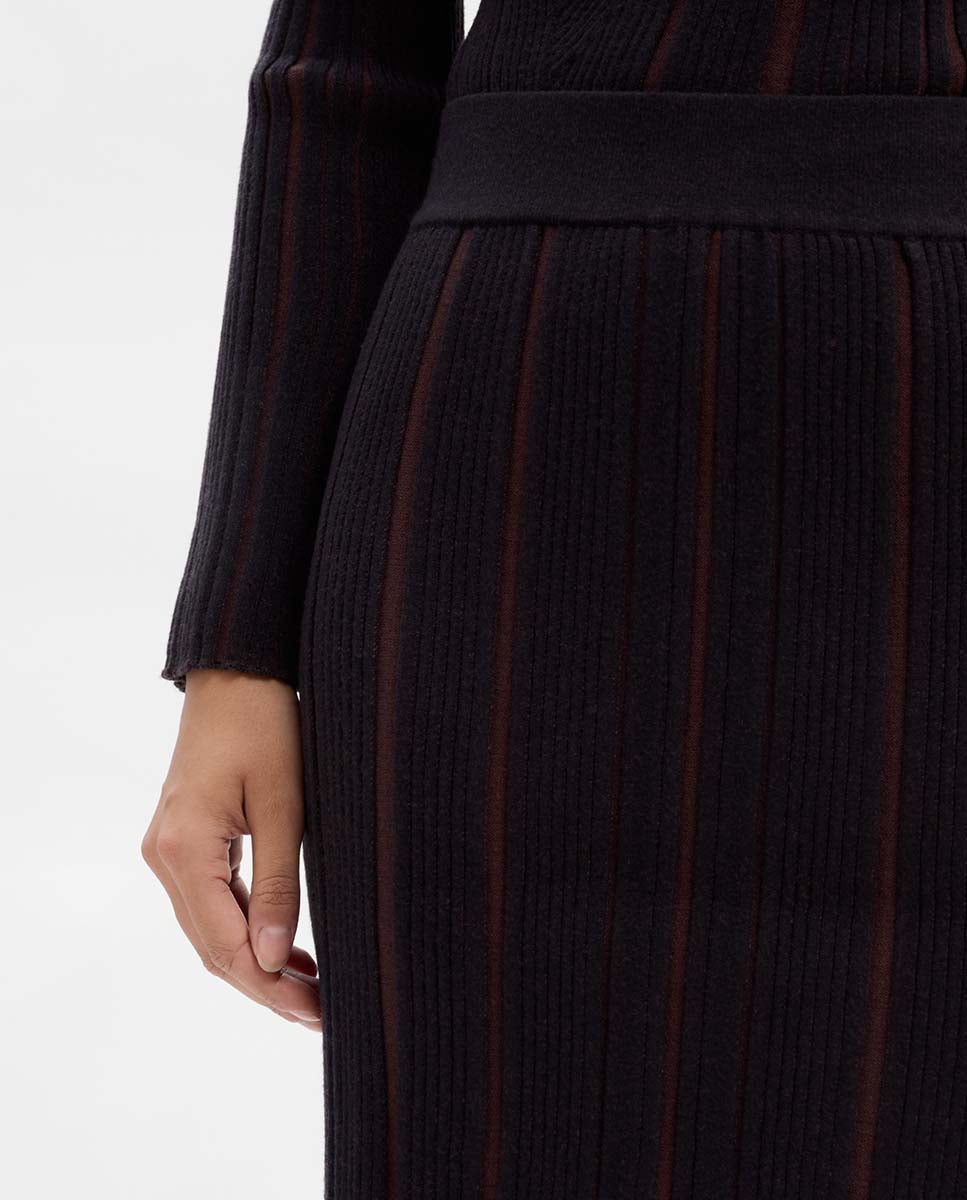Ribbed pencil skirt