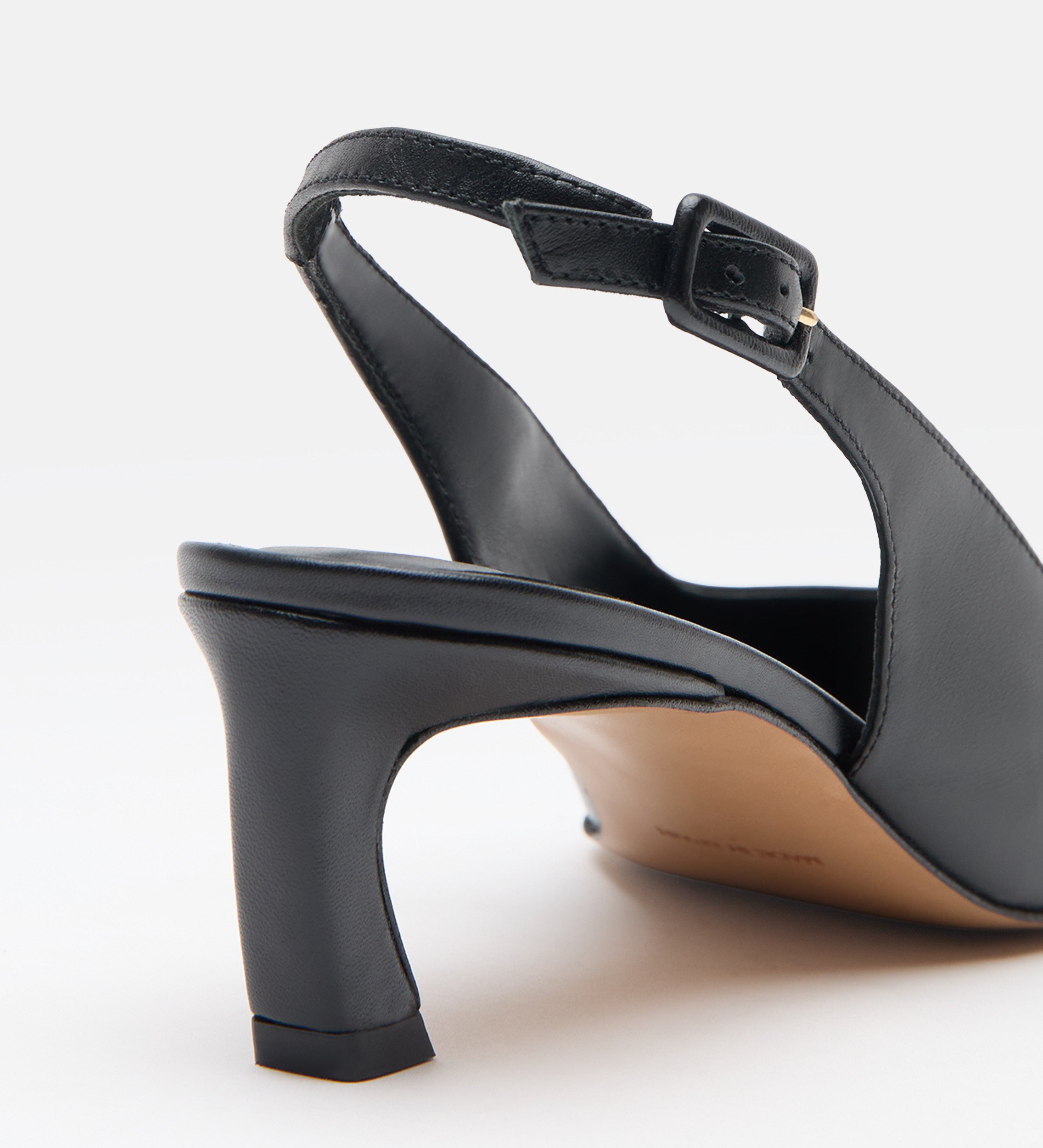 Zapato tacón destalonado