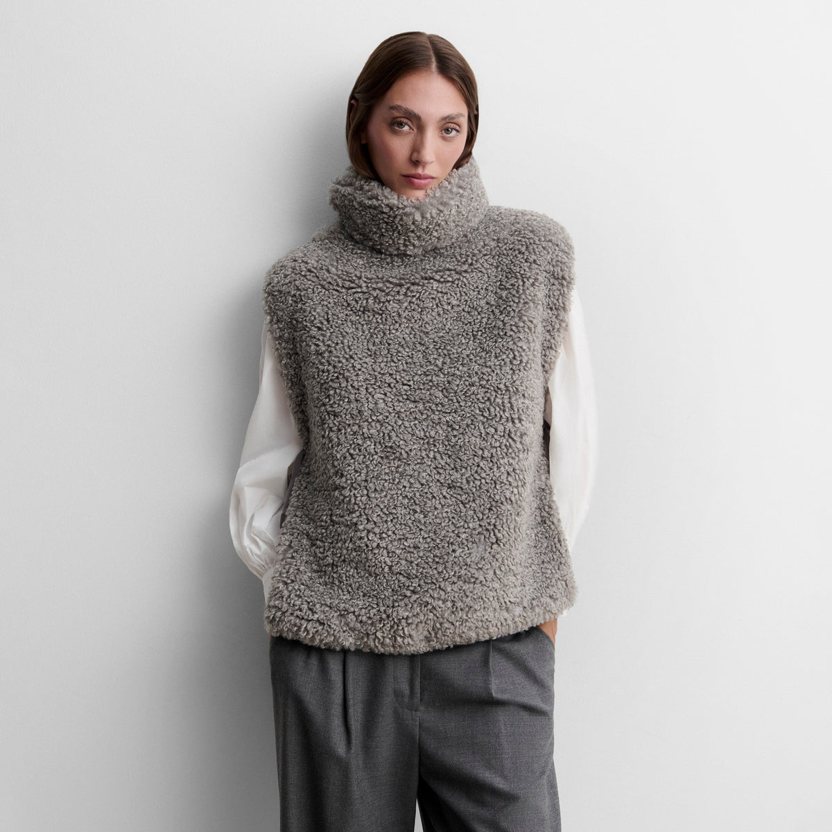 Short fur effect vest
